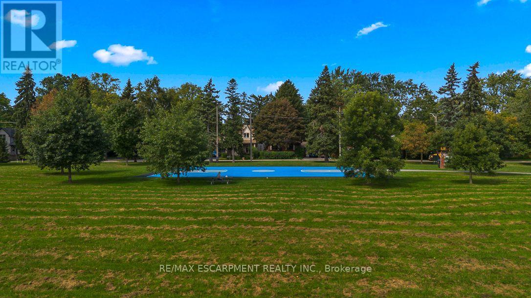 253 Eaglewood Boulevard, Mississauga, Ontario  L5G 1V9 - Photo 4 - W13815970