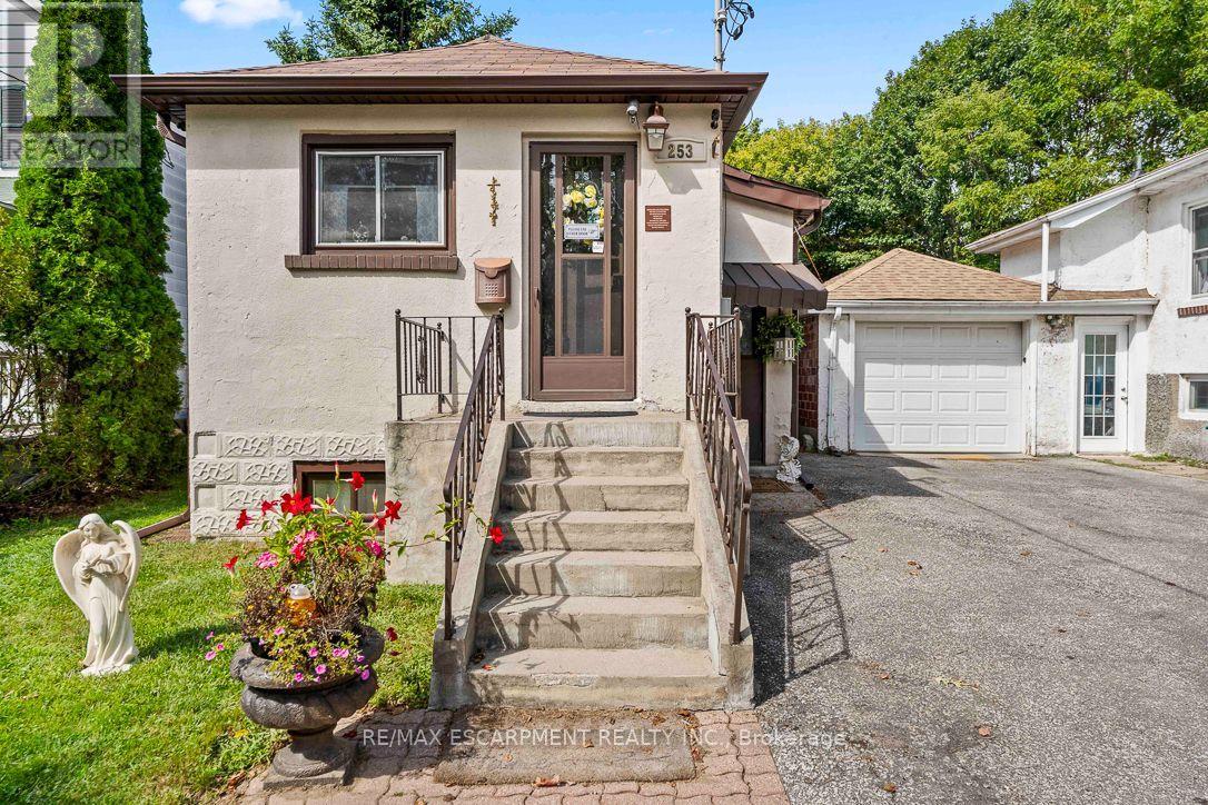 253 Eaglewood Boulevard, Mississauga, Ontario  L5G 1V9 - Photo 5 - W13815970
