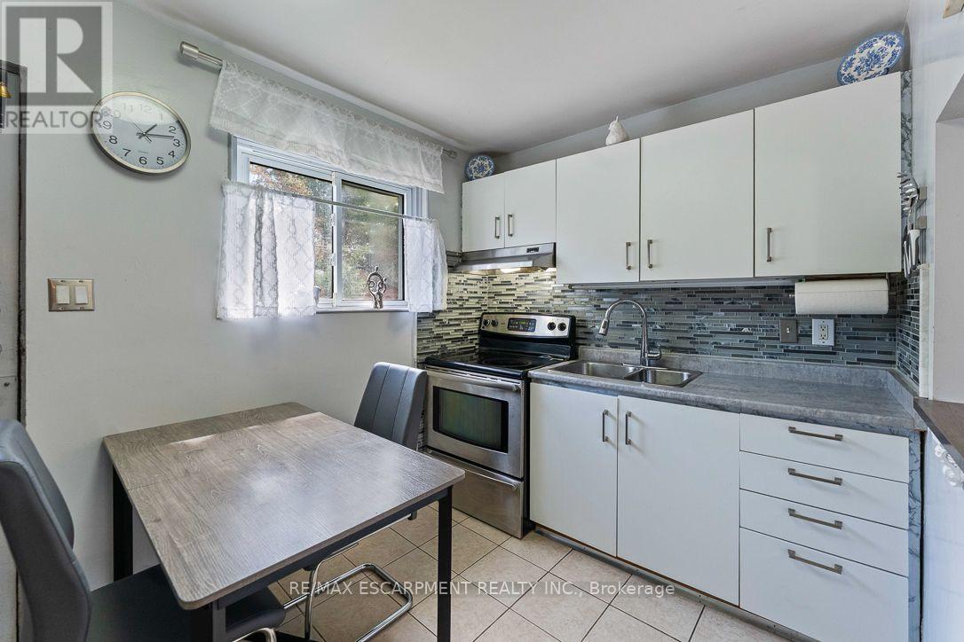 253 Eaglewood Boulevard, Mississauga, Ontario  L5G 1V9 - Photo 7 - W13815970