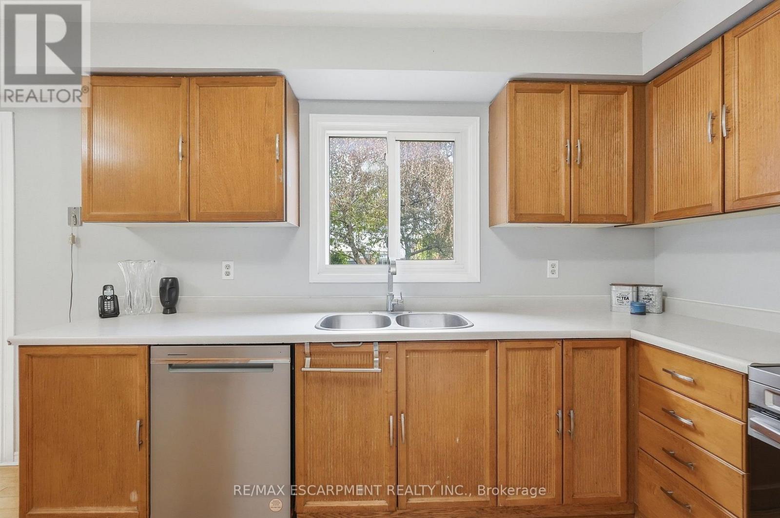 3193 Maderna Road, Burlington, Ontario  L7M 2W3 - Photo 10 - W13816042