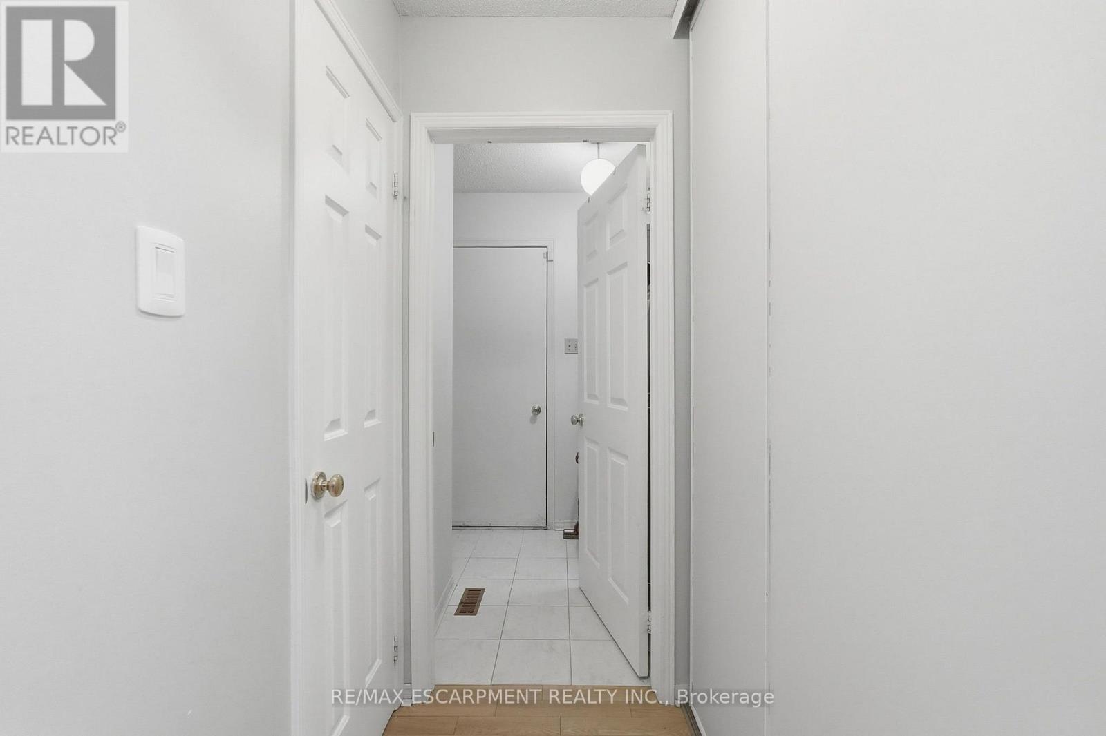 3193 Maderna Road, Burlington, Ontario  L7M 2W3 - Photo 17 - W13816042