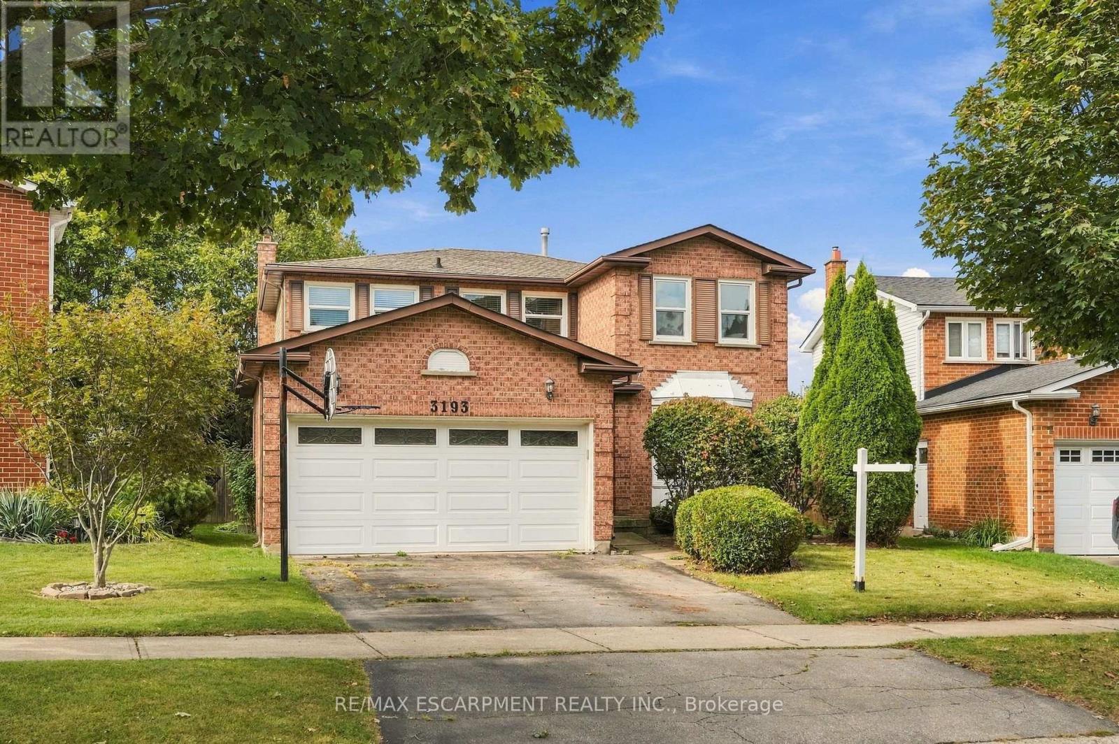 3193 Maderna Road, Burlington, Ontario  L7M 2W3 - Photo 2 - W13816042