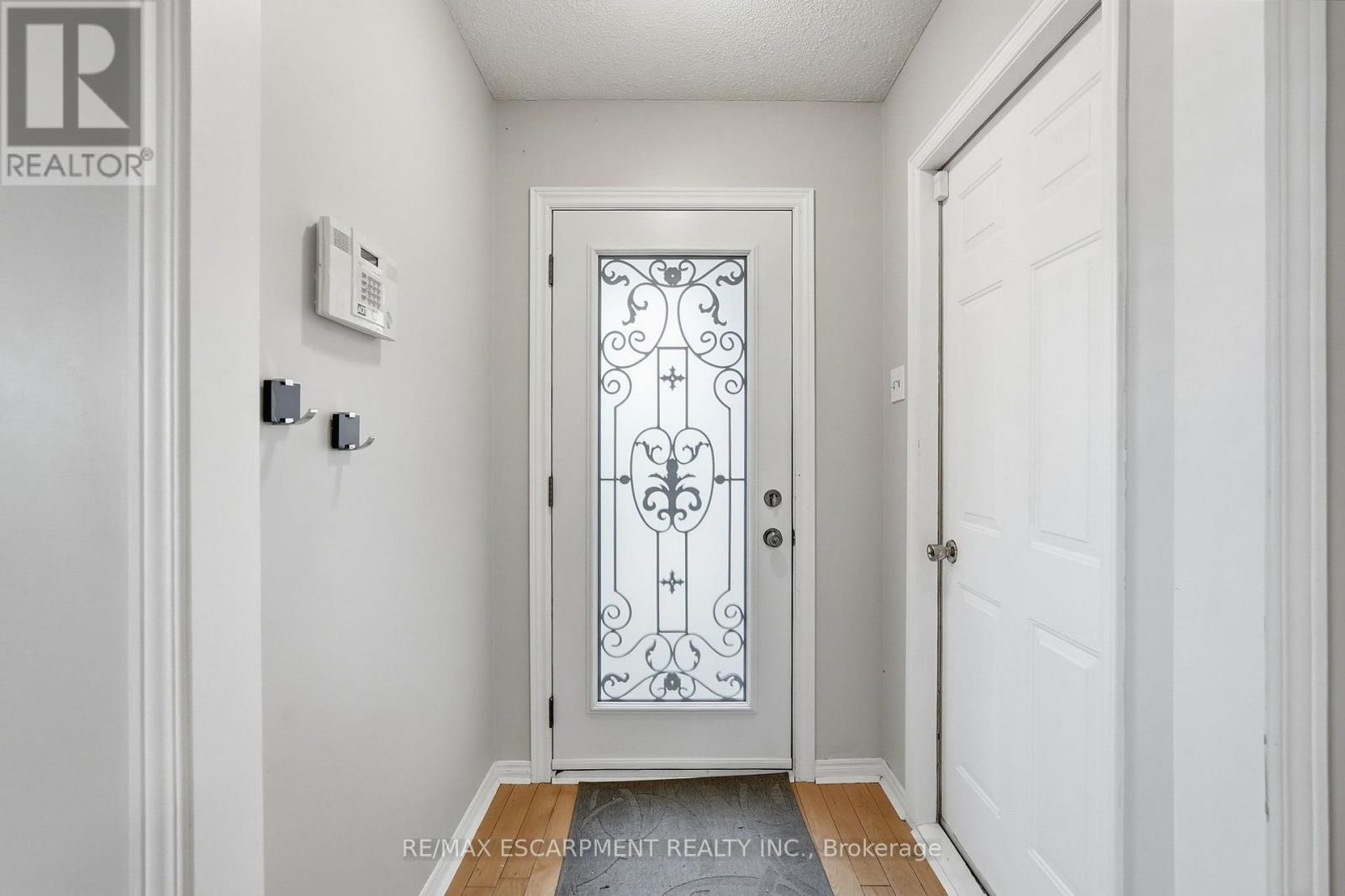 3193 Maderna Road, Burlington, Ontario  L7M 2W3 - Photo 3 - W13816042