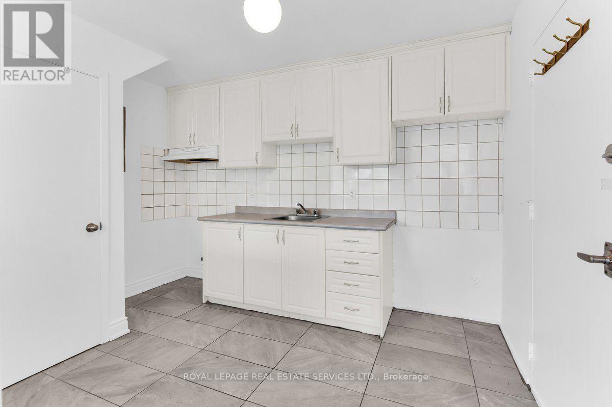 604 Marlee Avenue, Toronto, Ontario  M6B 3J5 - Photo 4 - W13816050