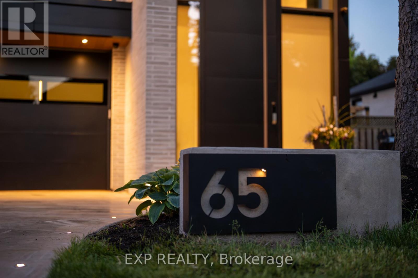 65 Edgecroft Road, Toronto, Ontario  M8Z 2C1 - Photo 3 - W13816068