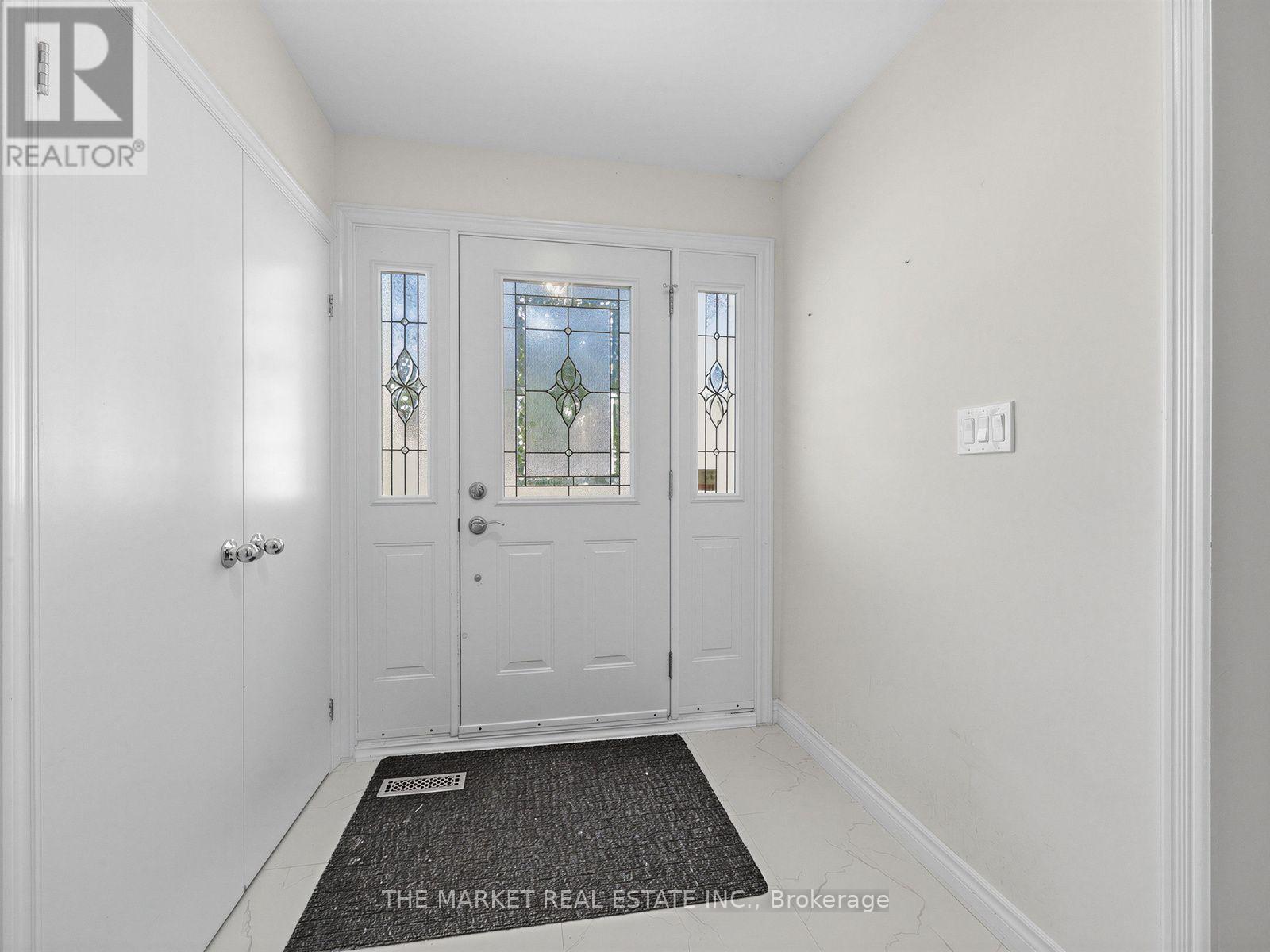 1572 Atrium Court, Mississauga, Ontario  L5H 2B8 - Photo 5 - W13816084