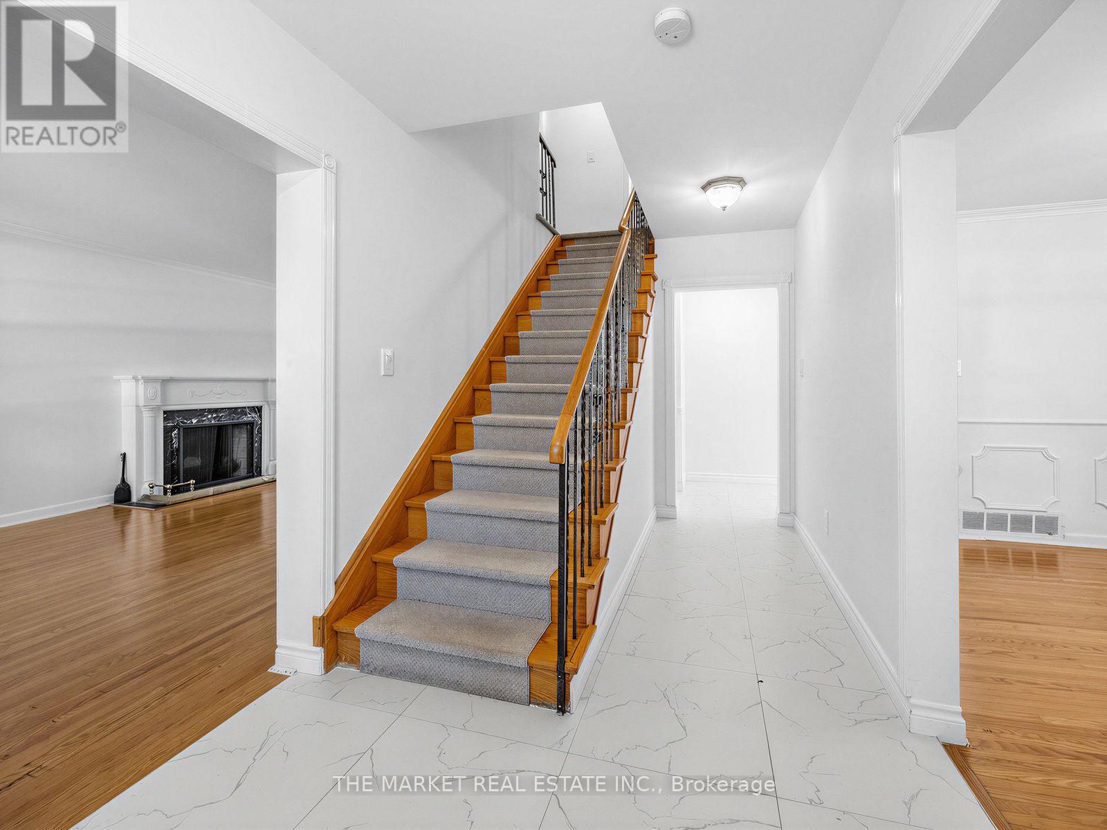 1572 Atrium Court, Mississauga, Ontario  L5H 2B8 - Photo 6 - W13816084