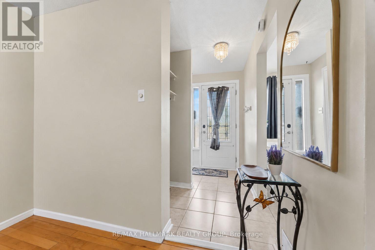 7009 Bilberry Drive, Ottawa, Ontario  K1C 2C2 - Photo 2 - X13678004