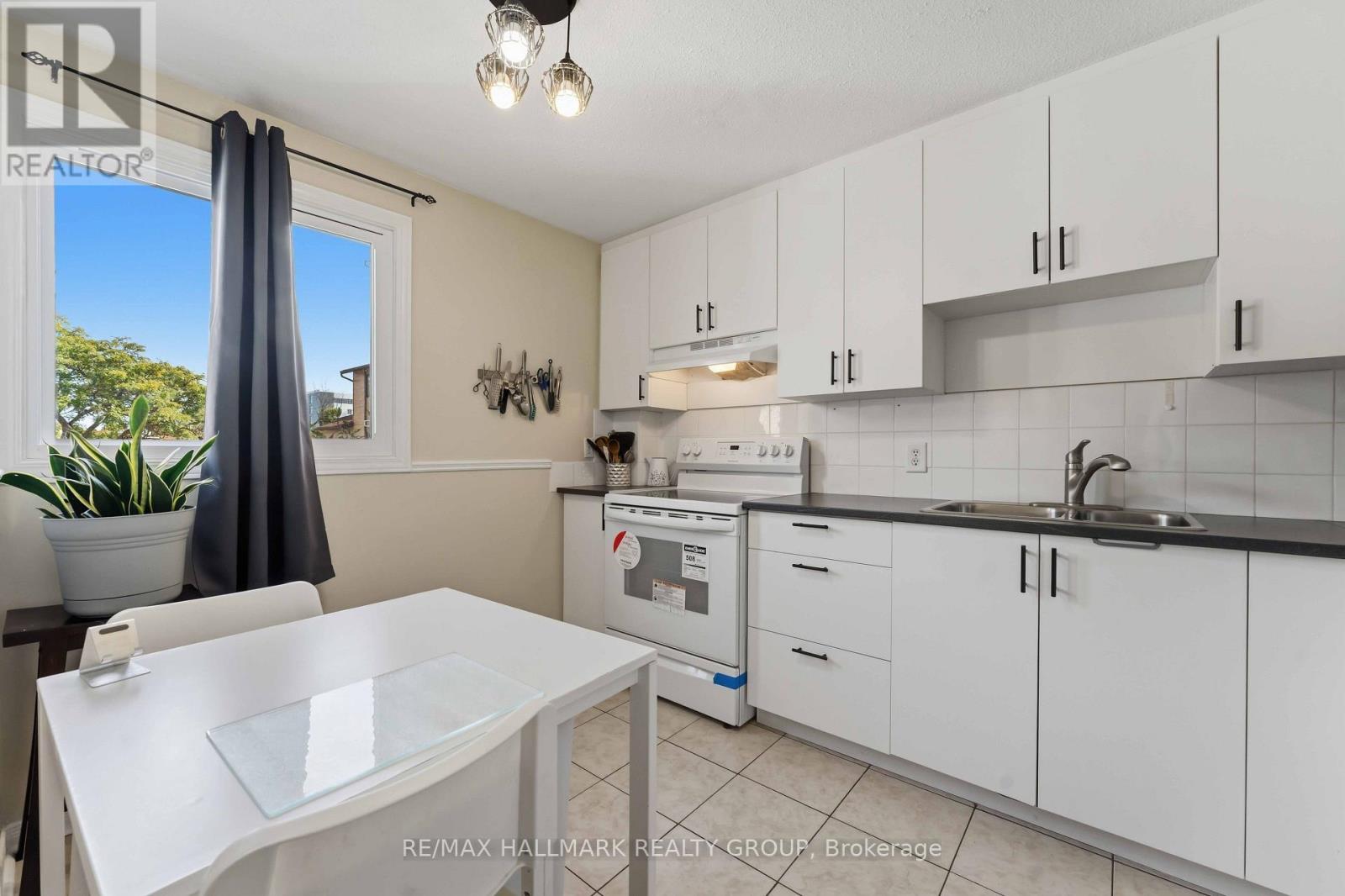 7009 Bilberry Drive, Ottawa, Ontario  K1C 2C2 - Photo 8 - X13678004