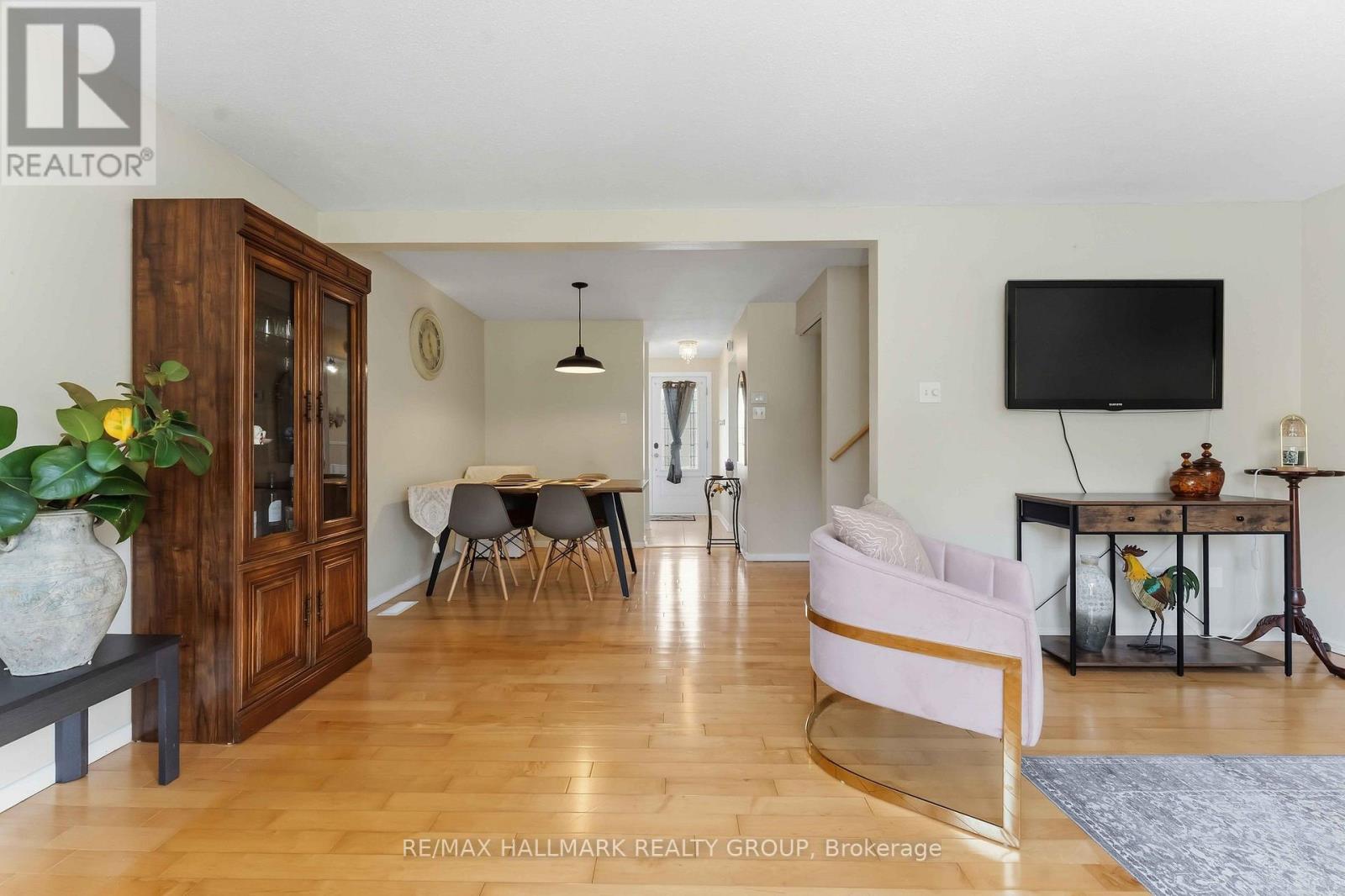 7009 Bilberry Drive, Ottawa, Ontario  K1C 2C2 - Photo 4 - X13678004