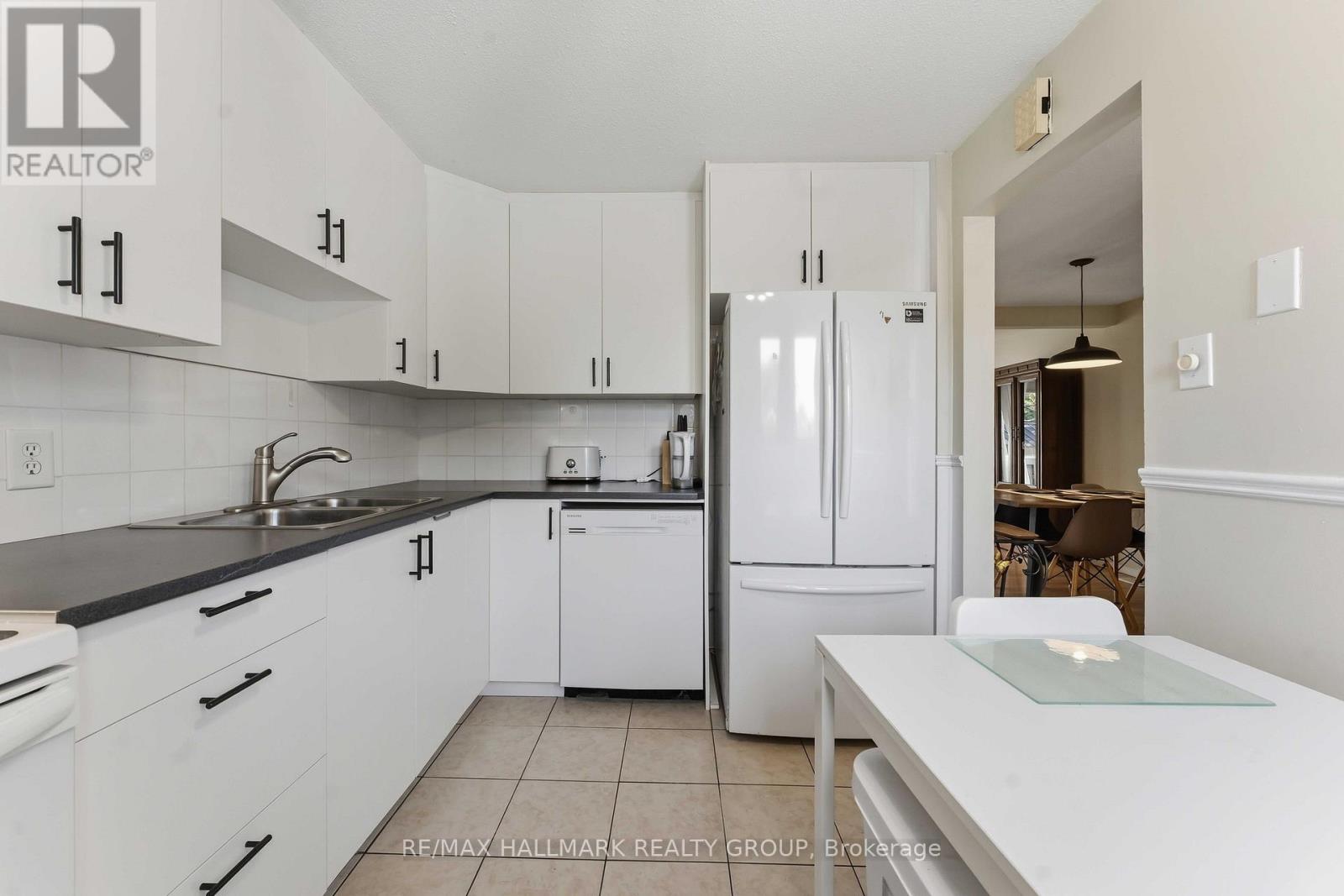 7009 Bilberry Drive, Ottawa, Ontario  K1C 2C2 - Photo 9 - X13678004