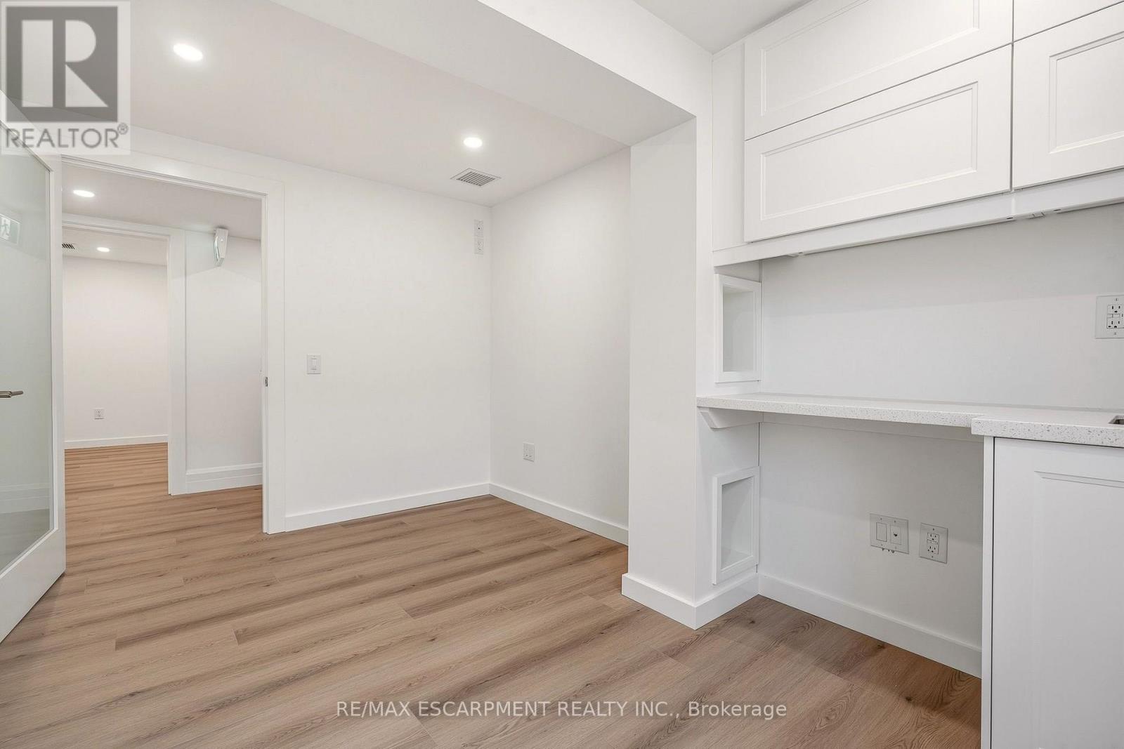 Room 2 - 326 Wilson Street E, Hamilton, Ontario  L9G 2C2 - Photo 27 - X13815924