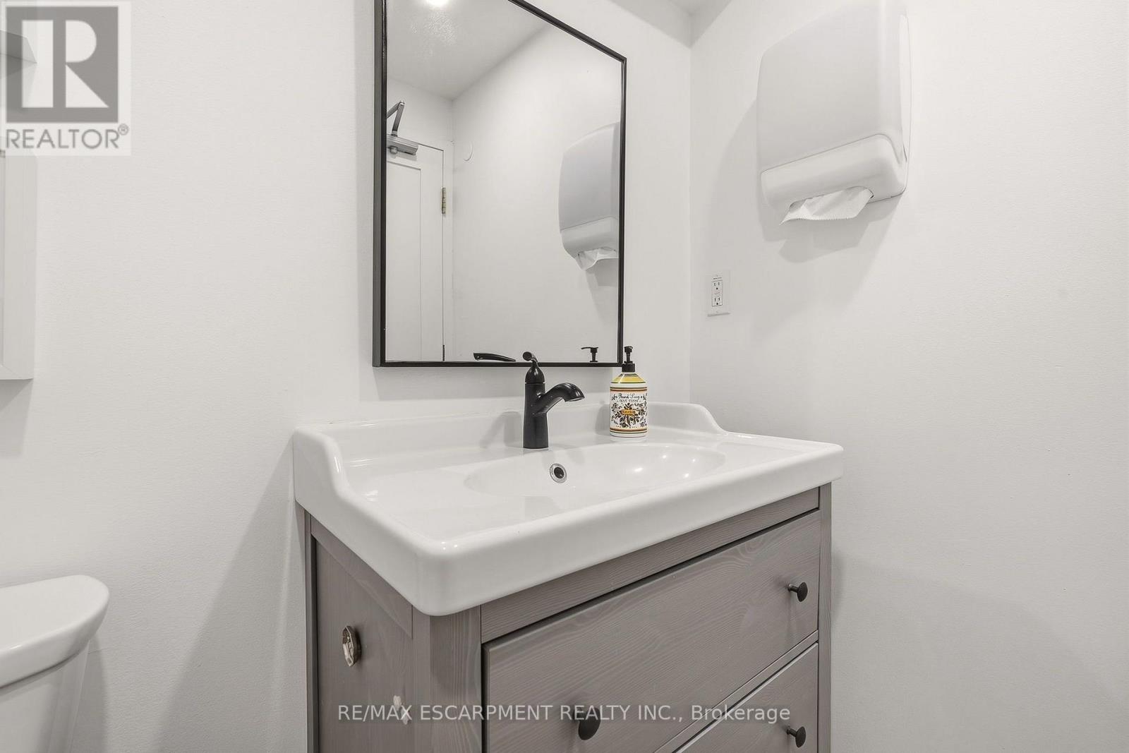 Room 4 - 326 Wilson Street E, Hamilton, Ontario  L9G 2C2 - Photo 25 - X13815962