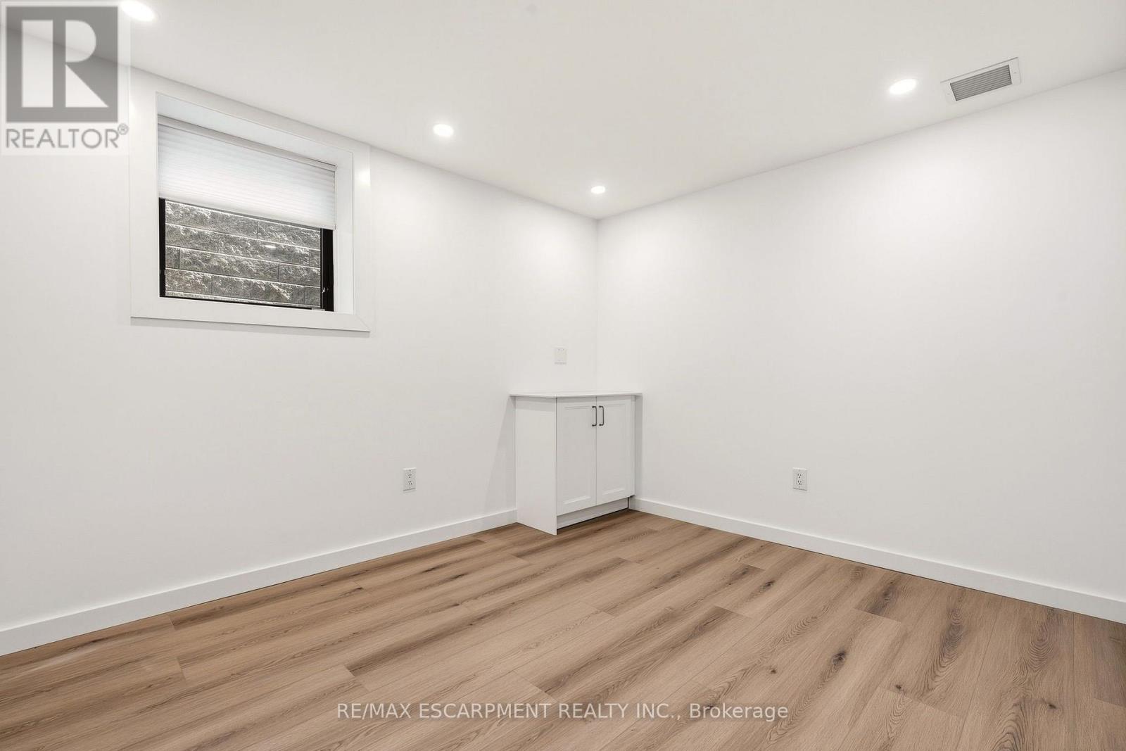 Room 4 - 326 Wilson Street E, Hamilton, Ontario  L9G 2C2 - Photo 29 - X13815962