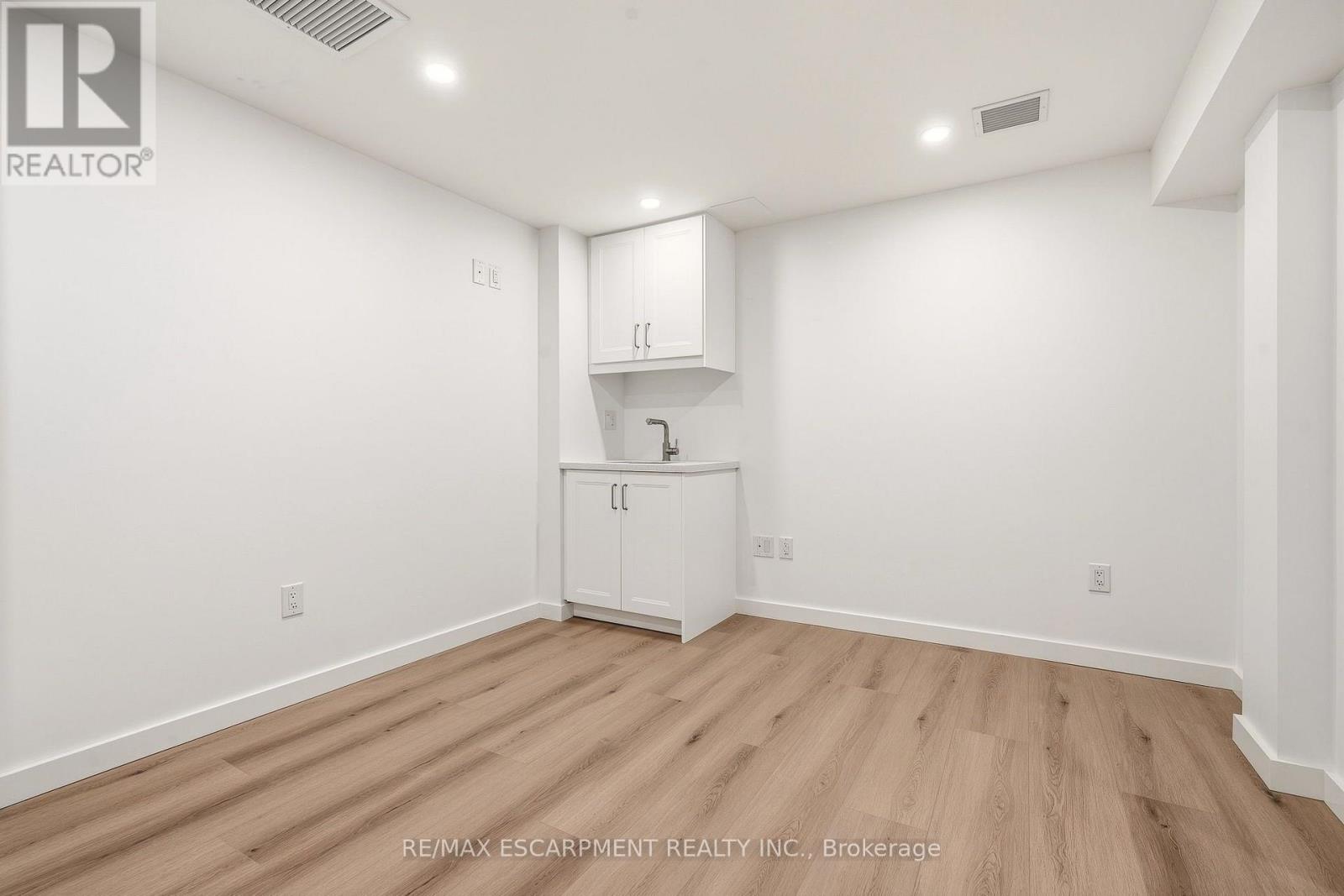 Room 5 - 326 Wilson Street E, Hamilton, Ontario  L9C 2C2 - Photo 28 - X13815974