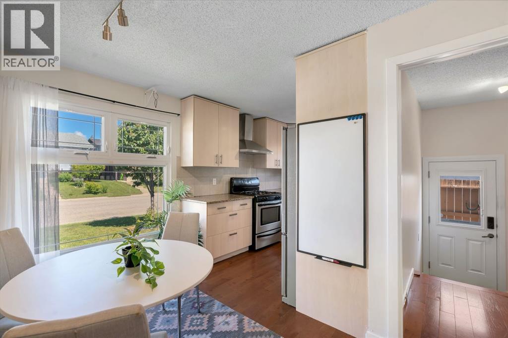 24 Shawcliffe Road SW, Calgary, Alberta  T2Y 1G2 - Photo 10 - A2347224