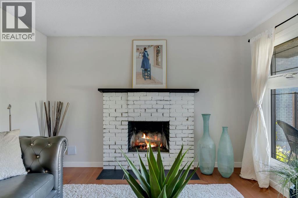 24 Shawcliffe Road SW, Calgary, Alberta  T2Y 1G2 - Photo 6 - A2347224