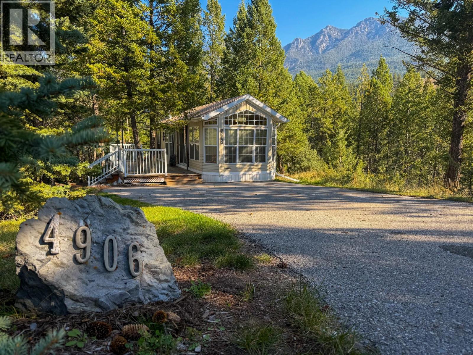 4906 Lynx Drive, Radium Hot Springs, British Columbia  V0A 1M0 - Photo 1 - 10401569