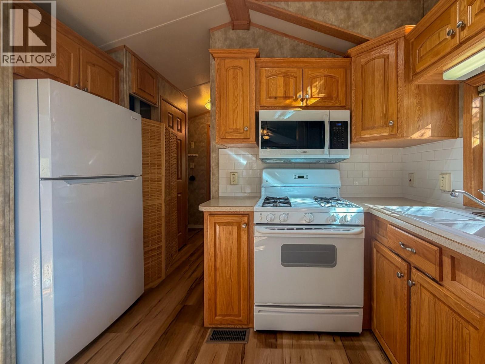 4906 Lynx Drive, Radium Hot Springs, British Columbia  V0A 1M0 - Photo 4 - 10401569