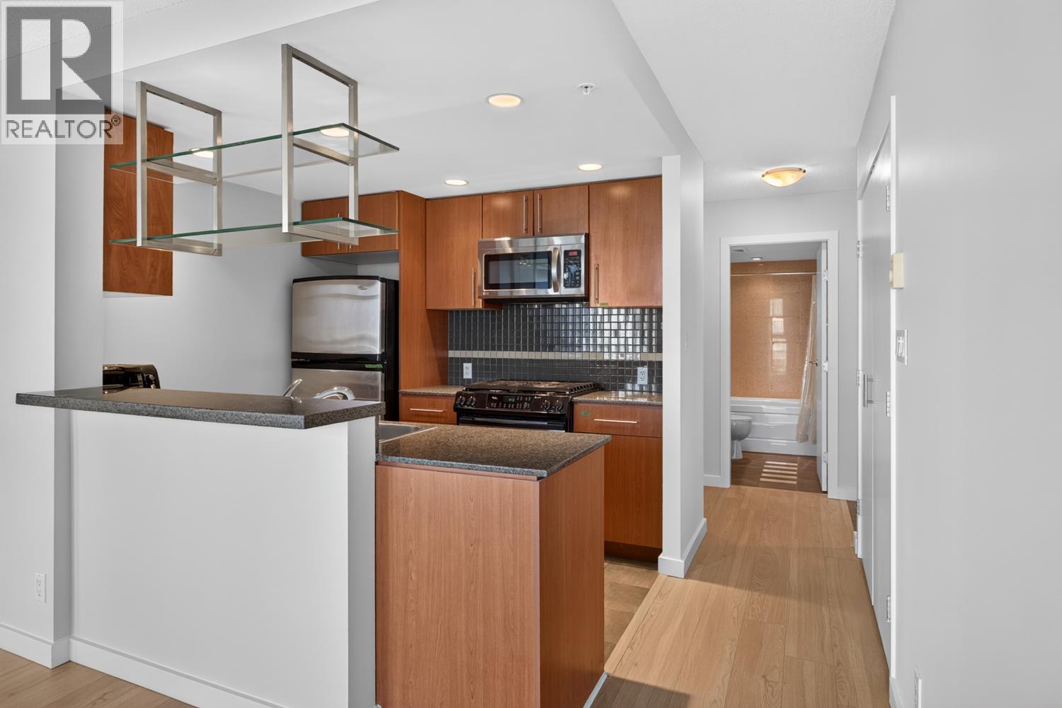 906 455 Beach Crescent, Vancouver, British Columbia  V6Z 3E5 - Photo 2 - R3168388