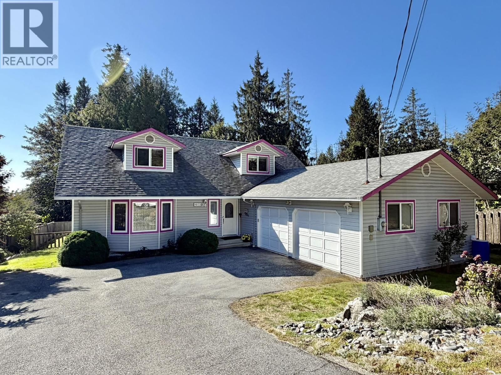 1073 Grandview Road, Gibsons, British Columbia  V0N 1V3 - Photo 1 - R3168377