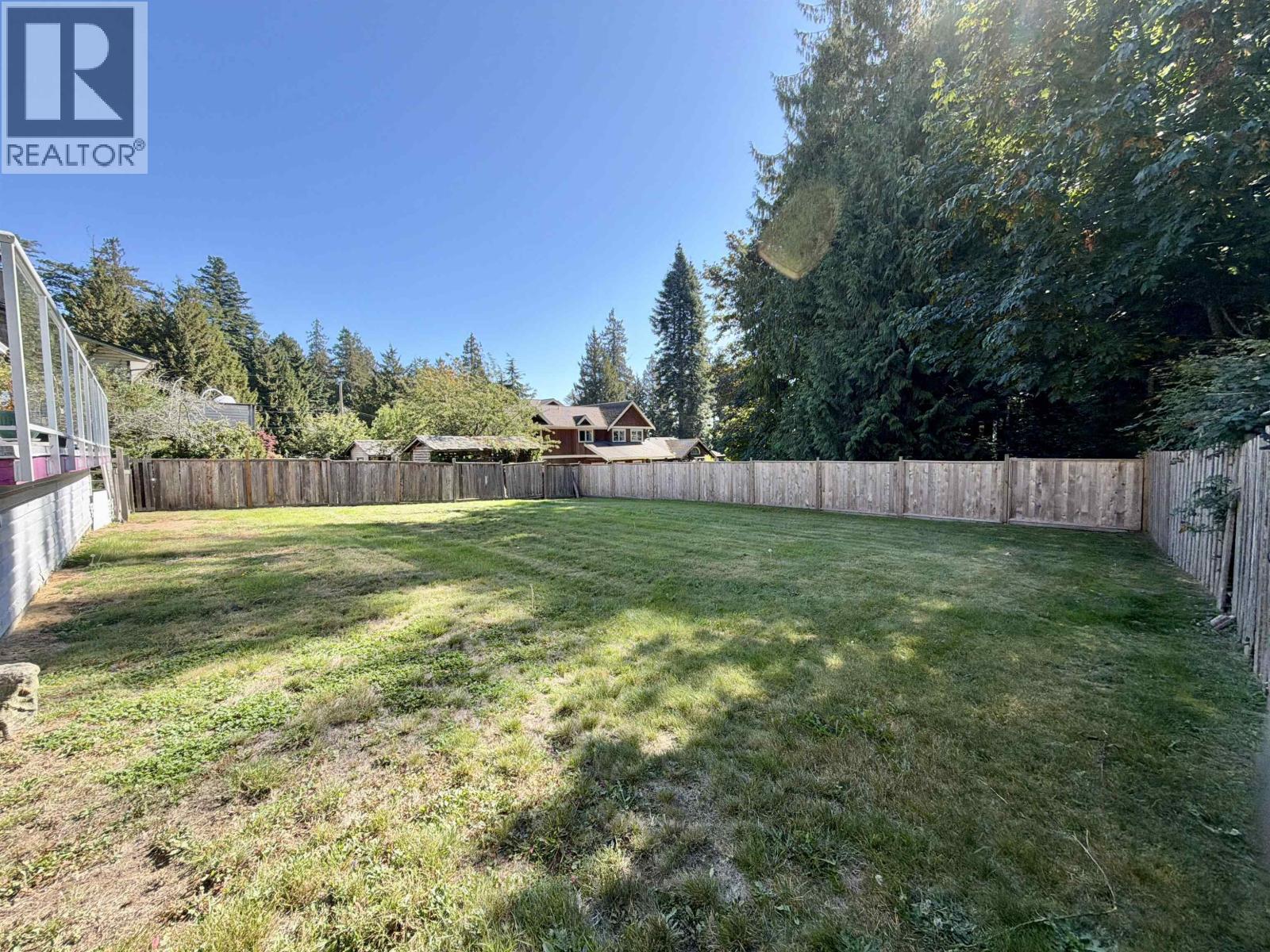 1073 Grandview Road, Gibsons, British Columbia  V0N 1V3 - Photo 10 - R3168377