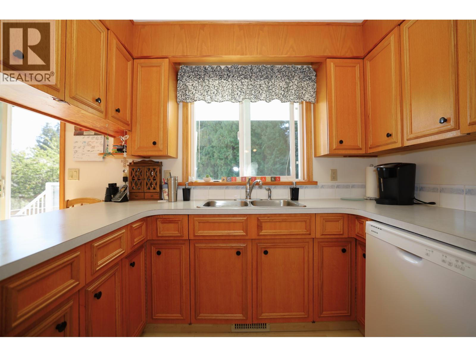 1073 Grandview Road, Gibsons, British Columbia  V0N 1V3 - Photo 17 - R3168377