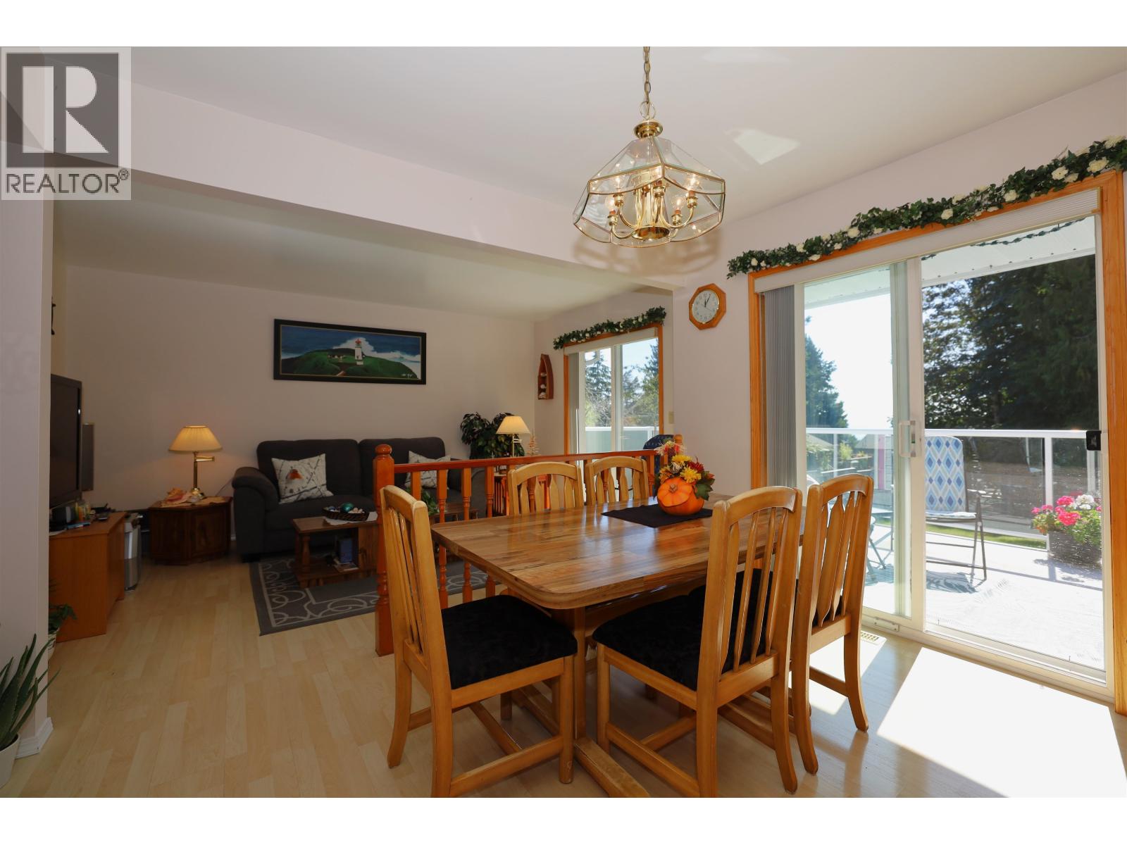 1073 Grandview Road, Gibsons, British Columbia  V0N 1V3 - Photo 18 - R3168377
