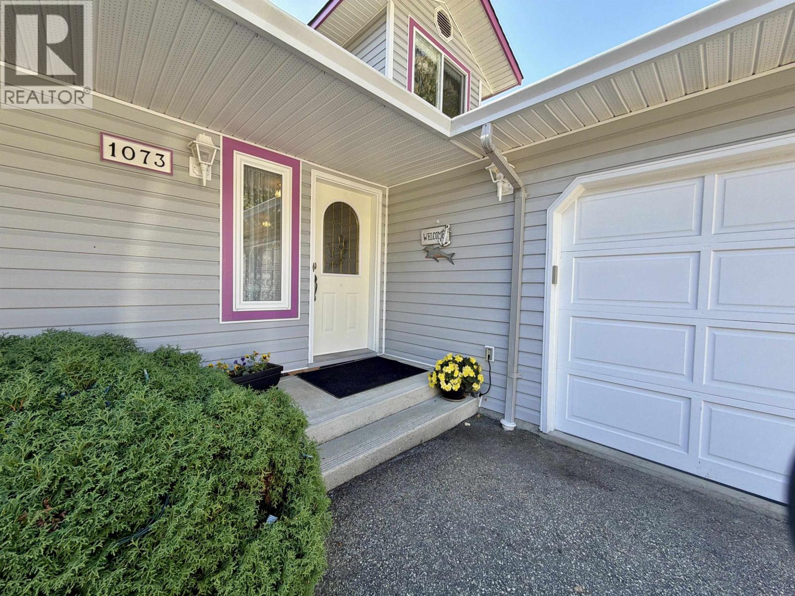 1073 Grandview Road, Gibsons, British Columbia  V0N 1V3 - Photo 3 - R3168377