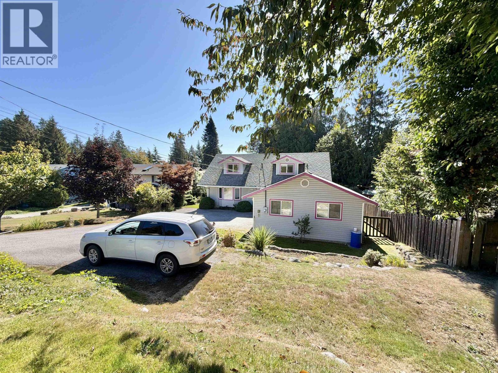 1073 Grandview Road, Gibsons, British Columbia  V0N 1V3 - Photo 32 - R3168377