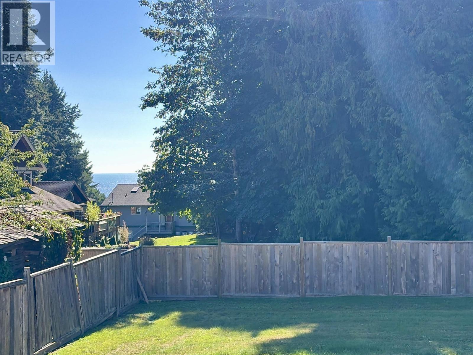 1073 Grandview Road, Gibsons, British Columbia  V0N 1V3 - Photo 5 - R3168377