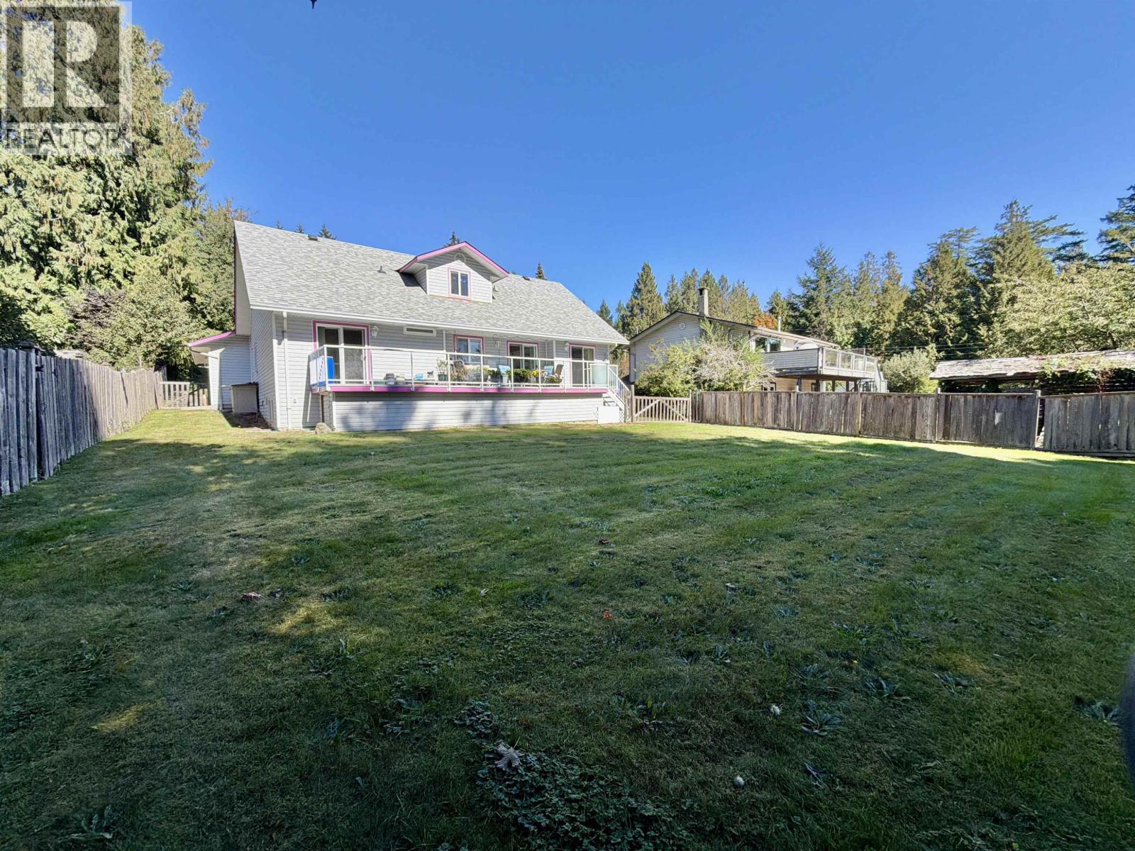 1073 Grandview Road, Gibsons, British Columbia  V0N 1V3 - Photo 9 - R3168377