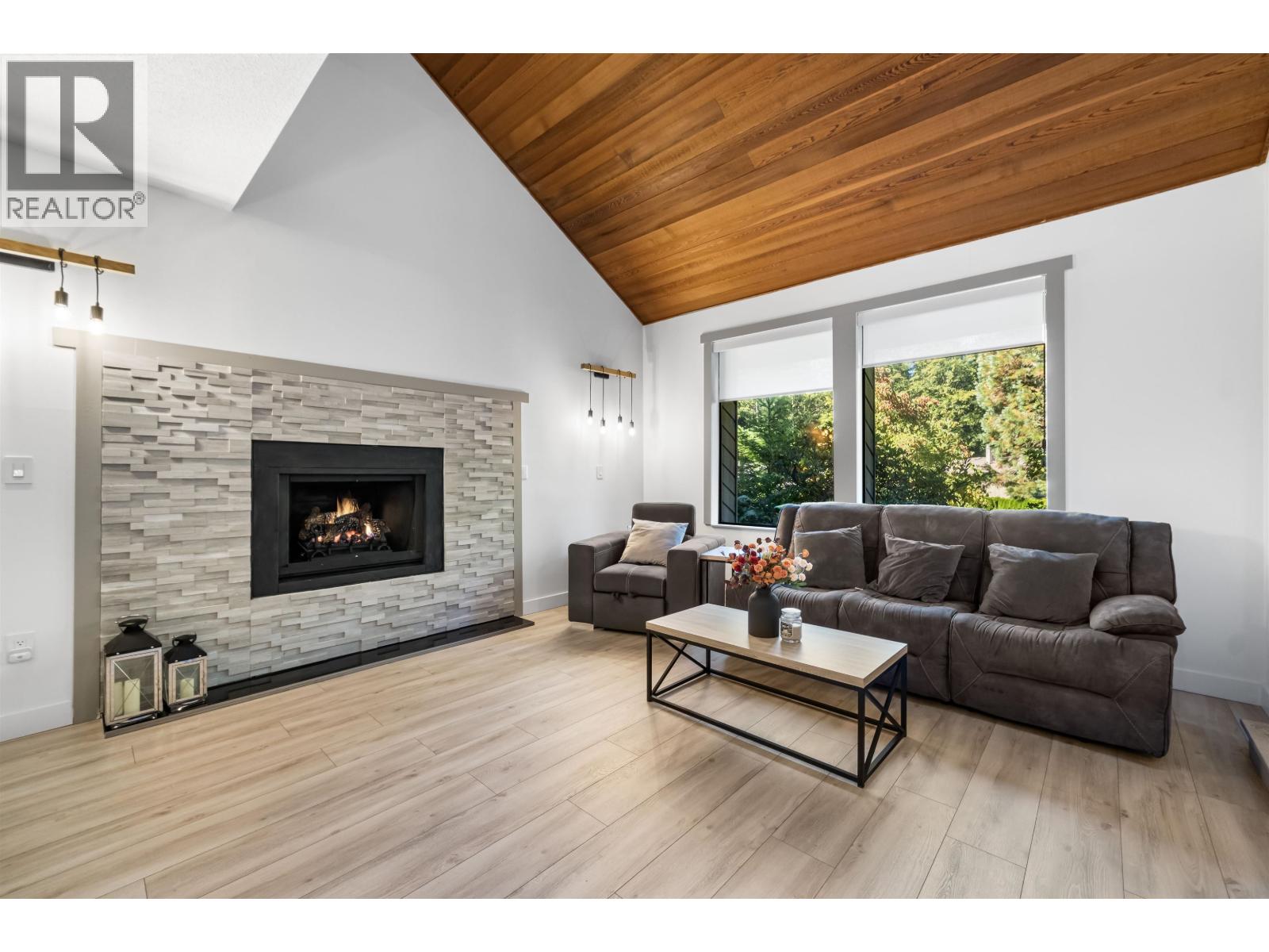5520 Huckleberry Lane, North Vancouver, British Columbia  V7R 4N8 - Photo 10 - R3168392