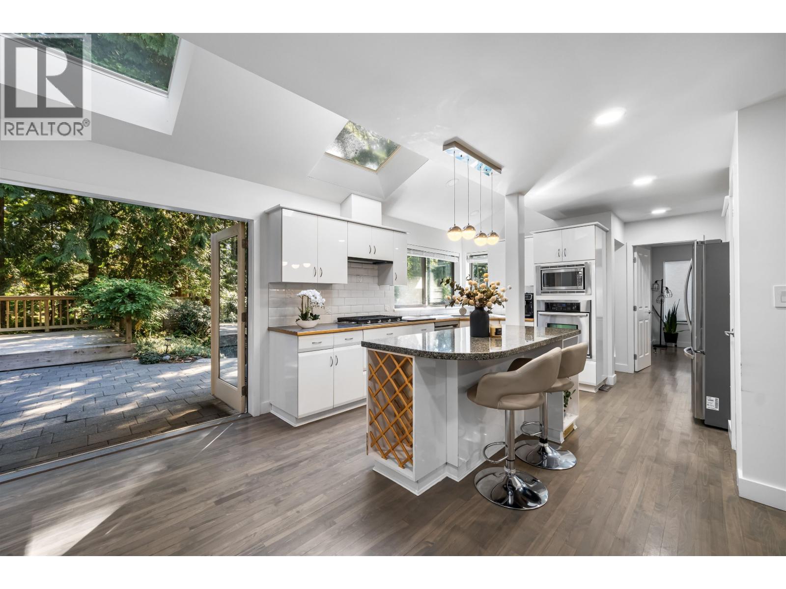 5520 Huckleberry Lane, North Vancouver, British Columbia  V7R 4N8 - Photo 13 - R3168392