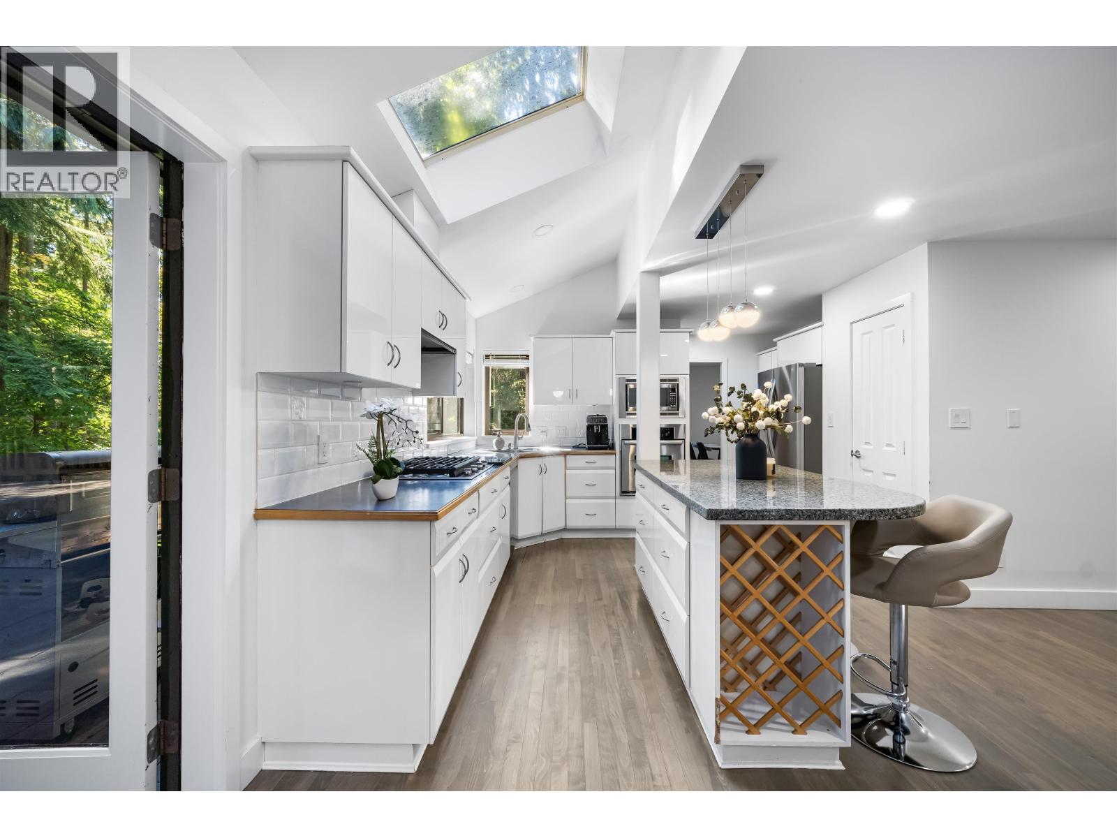 5520 Huckleberry Lane, North Vancouver, British Columbia  V7R 4N8 - Photo 14 - R3168392
