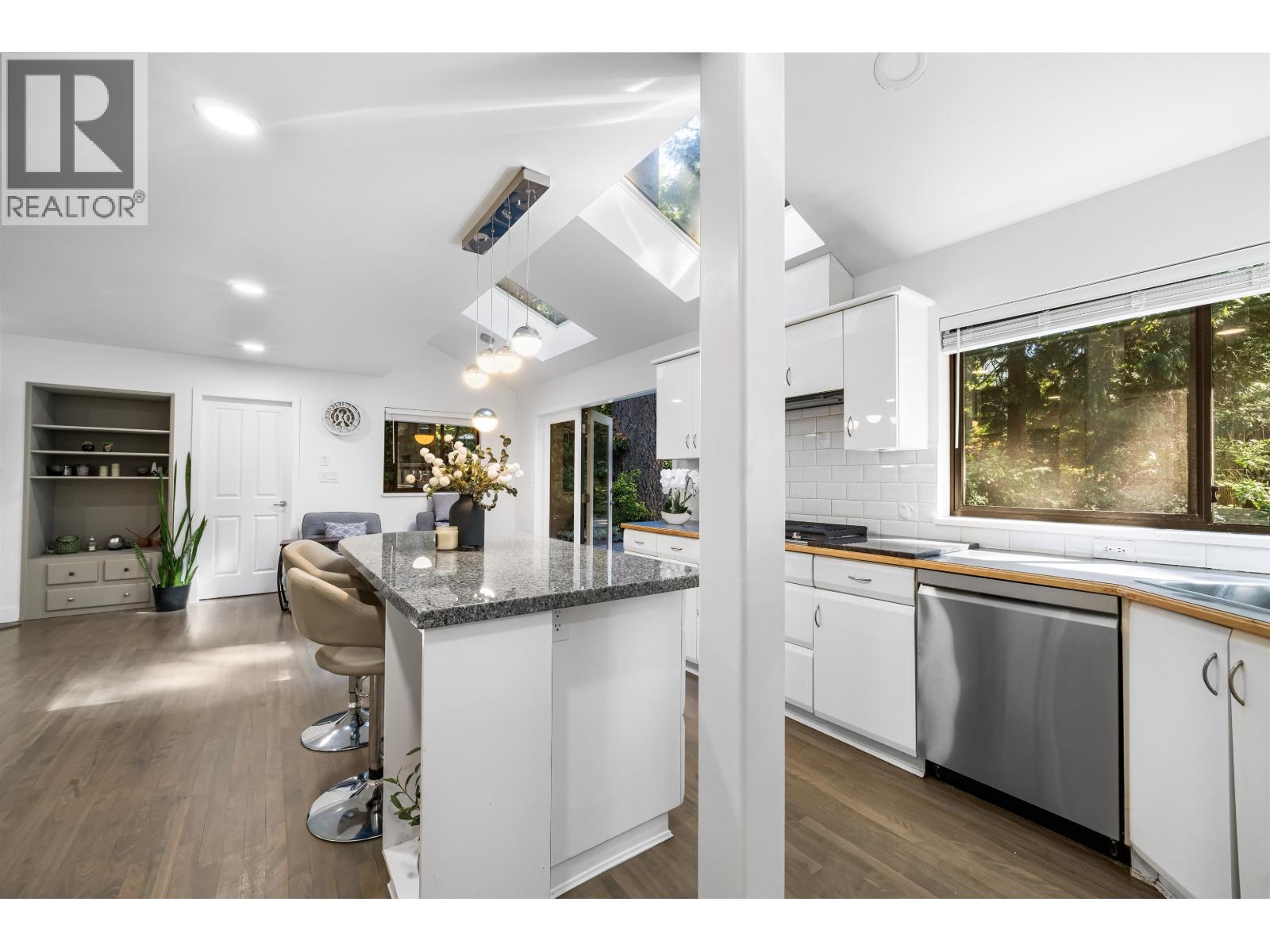 5520 Huckleberry Lane, North Vancouver, British Columbia  V7R 4N8 - Photo 16 - R3168392