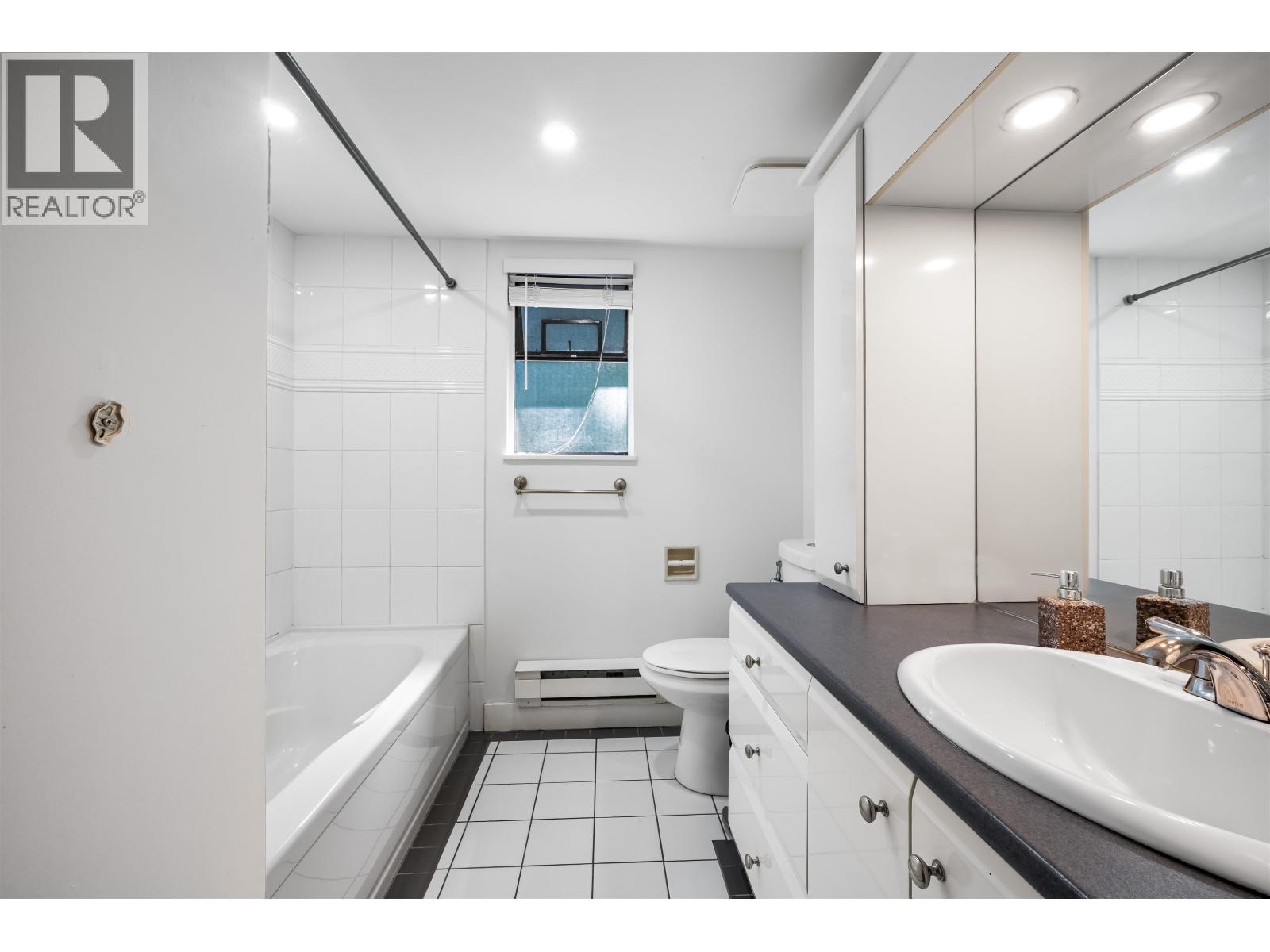 5520 Huckleberry Lane, North Vancouver, British Columbia  V7R 4N8 - Photo 18 - R3168392