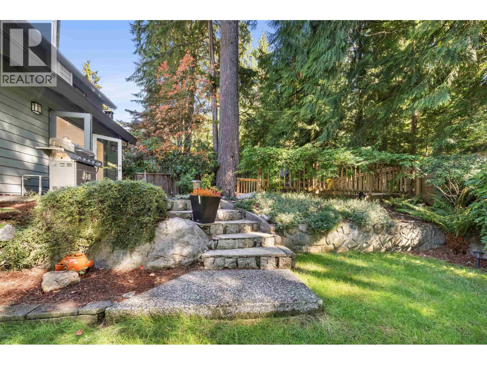 5520 Huckleberry Lane, North Vancouver, British Columbia  V7R 4N8 - Photo 36 - R3168392