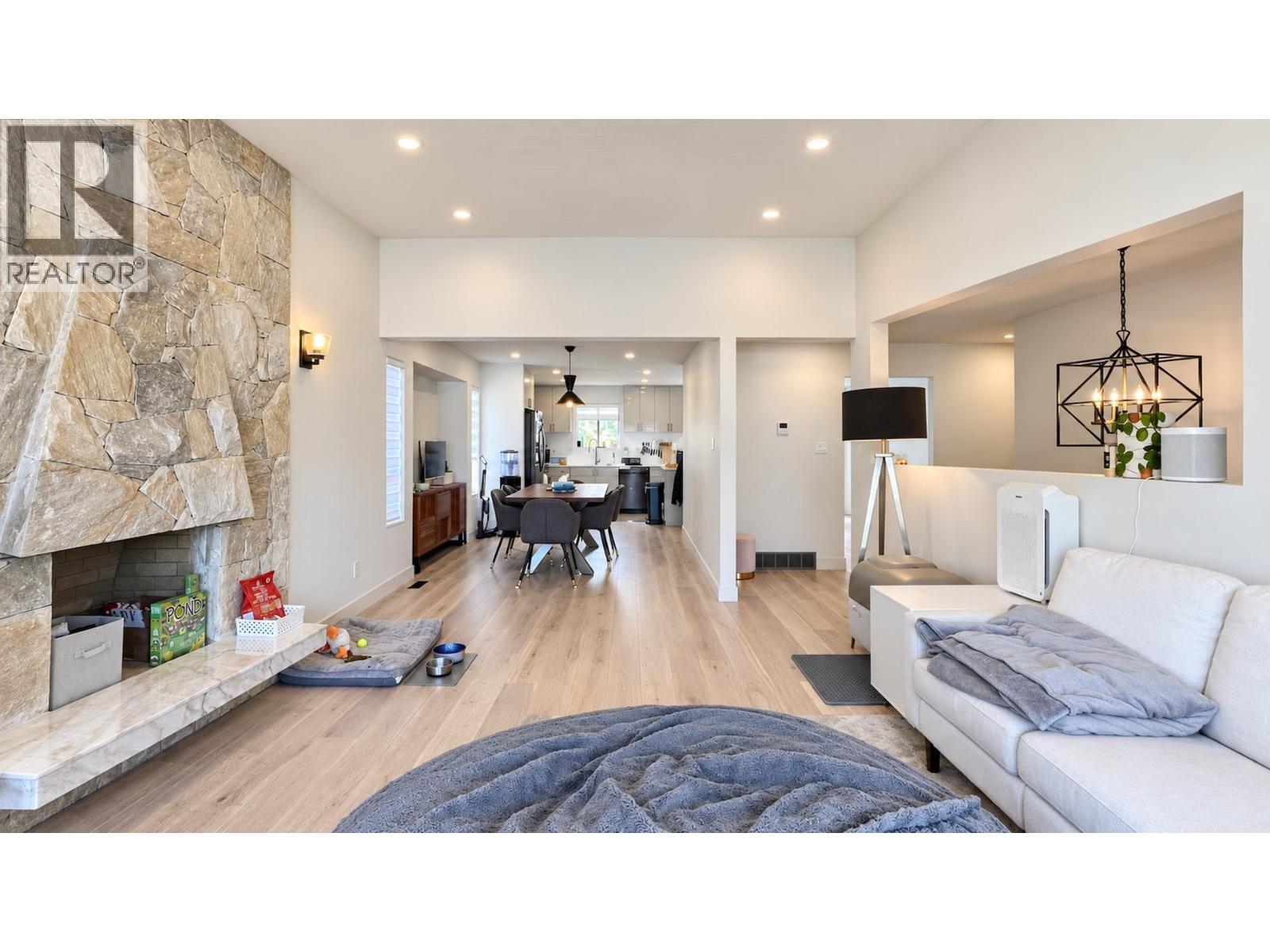5298 Schou Street, Burnaby, British Columbia  V5G 4L1 - Photo 4 - R3168409