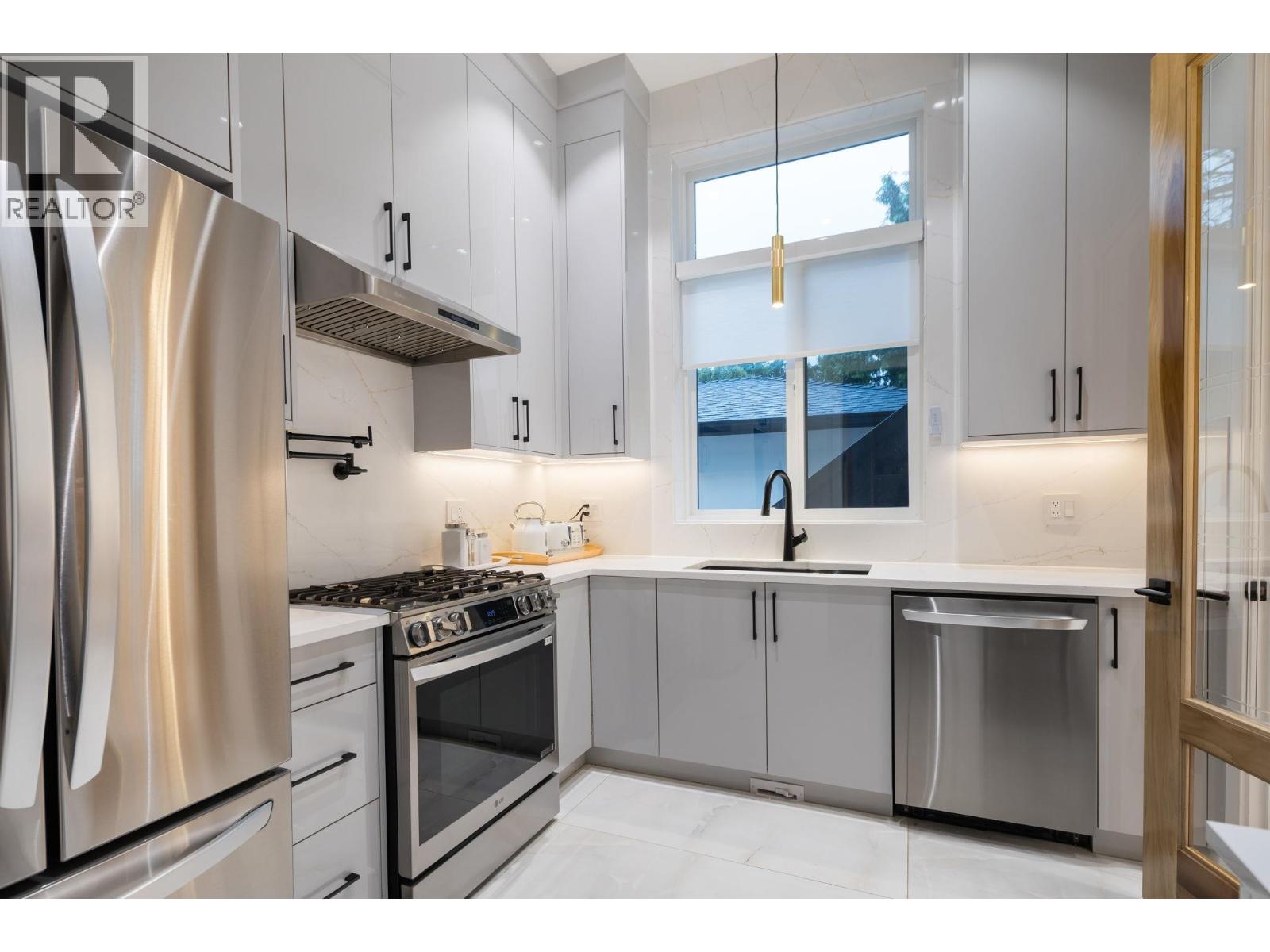 5385 Shelby Court, Burnaby, British Columbia  V5G 1V3 - Photo 13 - R3168420