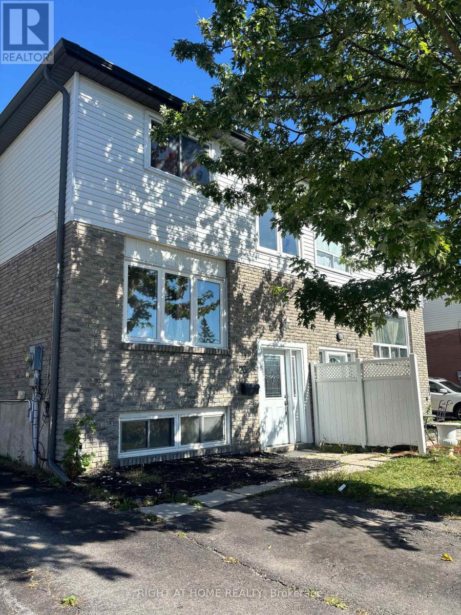 23 Carlton Road, Barrie, Ontario  L4M 5K8 - Photo 3 - S13545024
