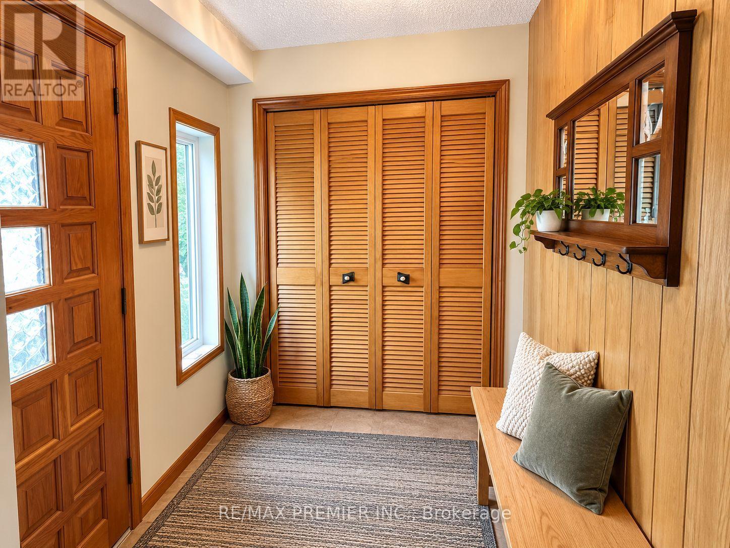 34 Rutherford Avenue, Toronto, Ontario  M6M 2C6 - Photo 3 - W13814782