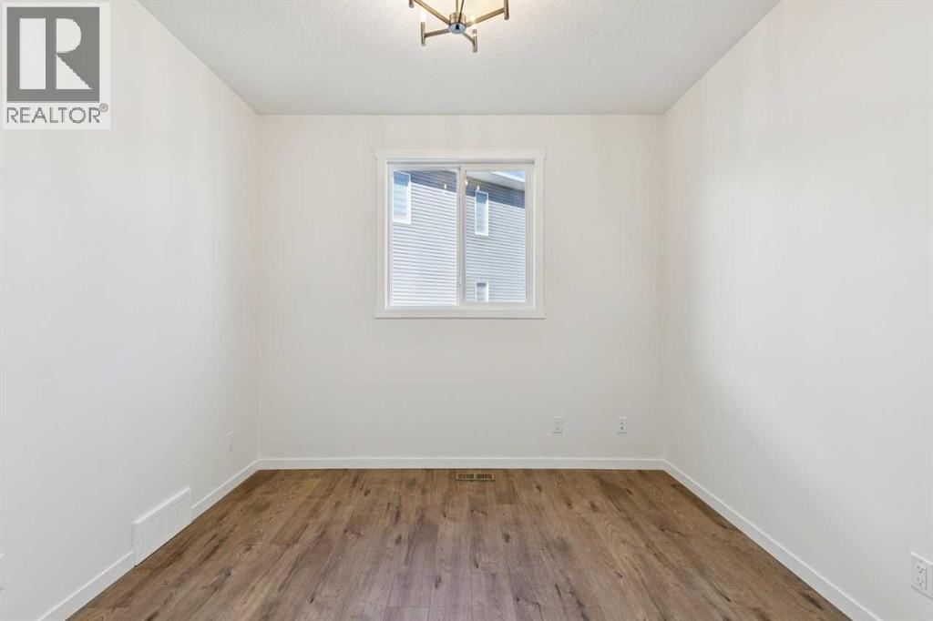 126 Walgrove Bay SE photo 11