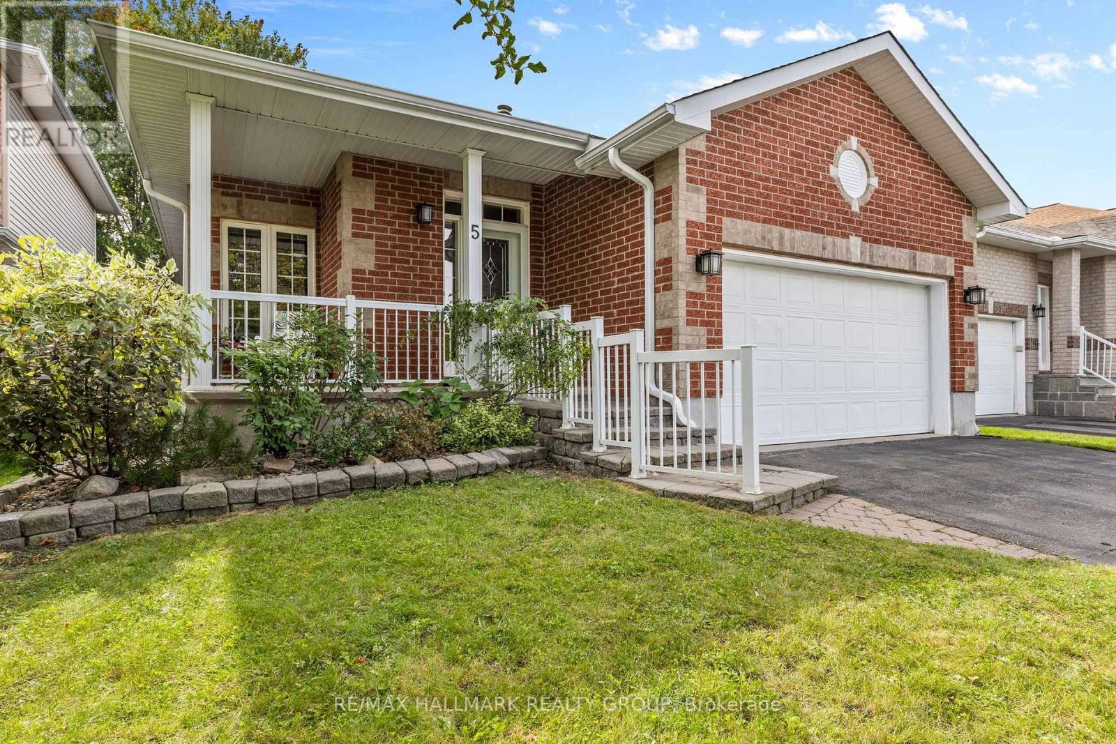 5 Rayburn Street, Ottawa, Ontario  K2K 3K8 - Photo 2 - X13816342