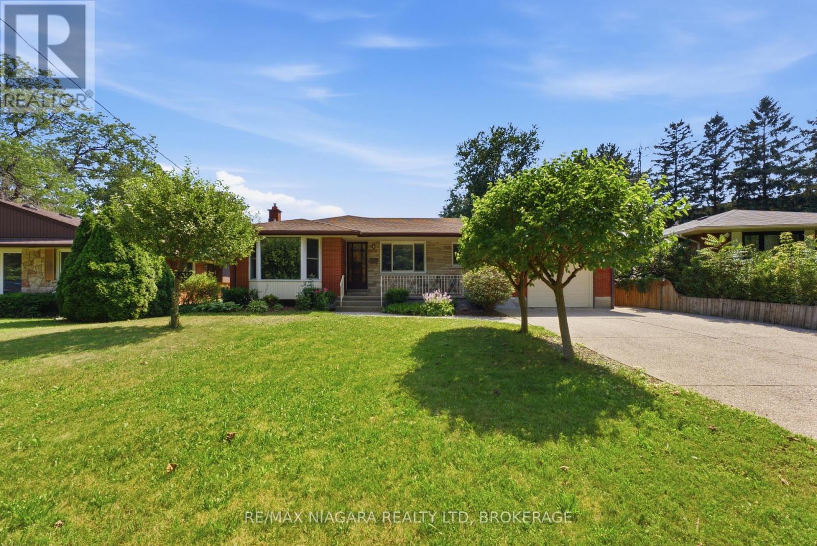 11 Richelieu Drive, St. Catharines (Vine/linwell), Ontario  L2M 2B7 - Photo 1 - X13816356