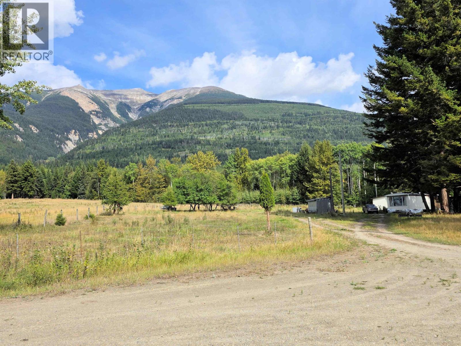 13490 BUNBURY ROAD, Dunster, British Columbia