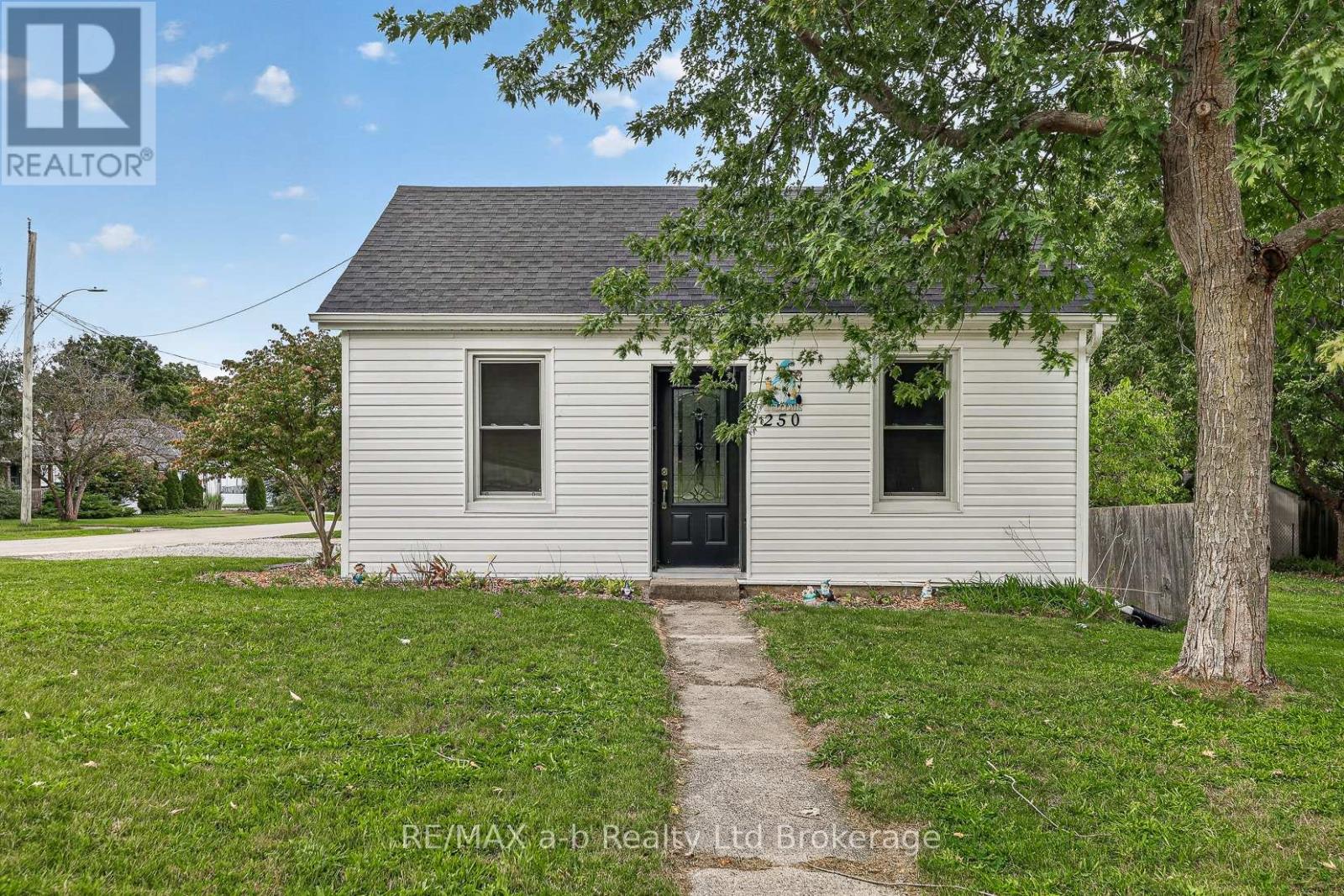 250 Frederick Street, Ingersoll, Ontario  N5C 2H9 - Photo 1 - X13816306