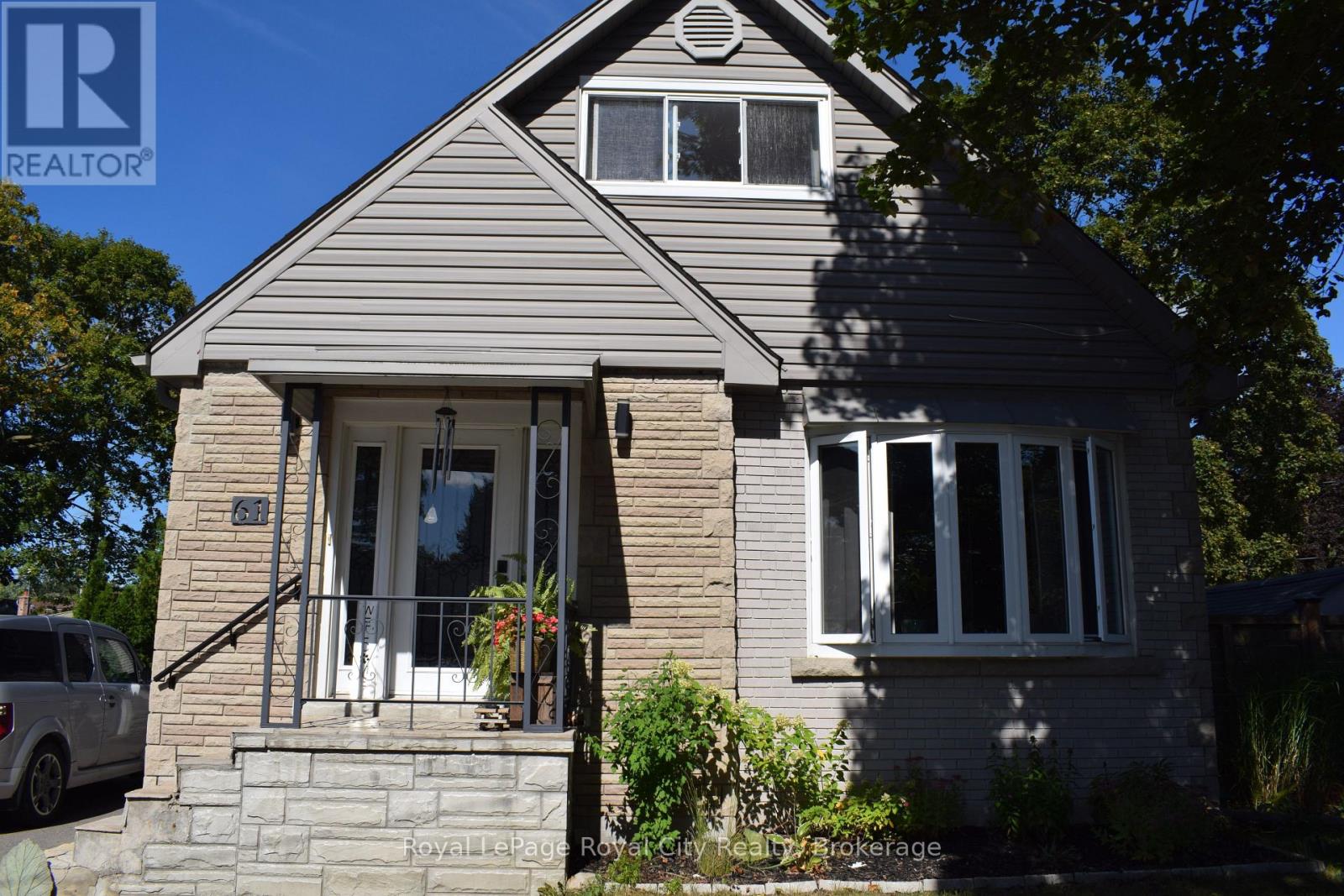 61 Nelson Court, Halton Hills, Ontario  L7J 1A5 - Photo 2 - W13816354