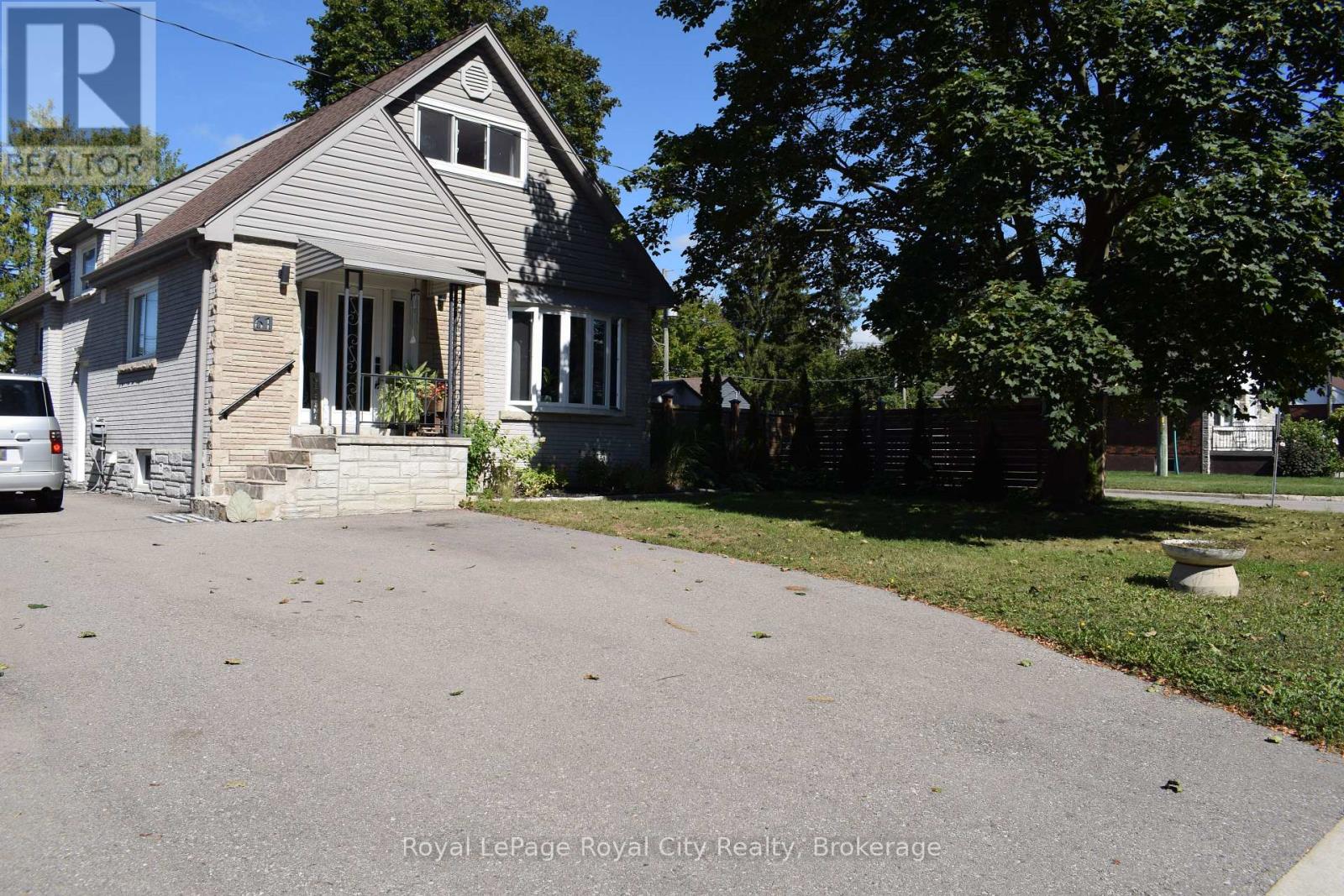 61 Nelson Court, Halton Hills, Ontario  L7J 1A5 - Photo 3 - W13816354