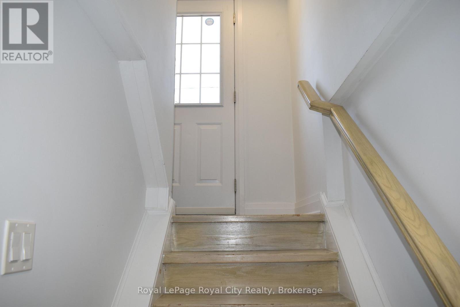 61 Nelson Court, Halton Hills, Ontario  L7J 1A5 - Photo 4 - W13816354